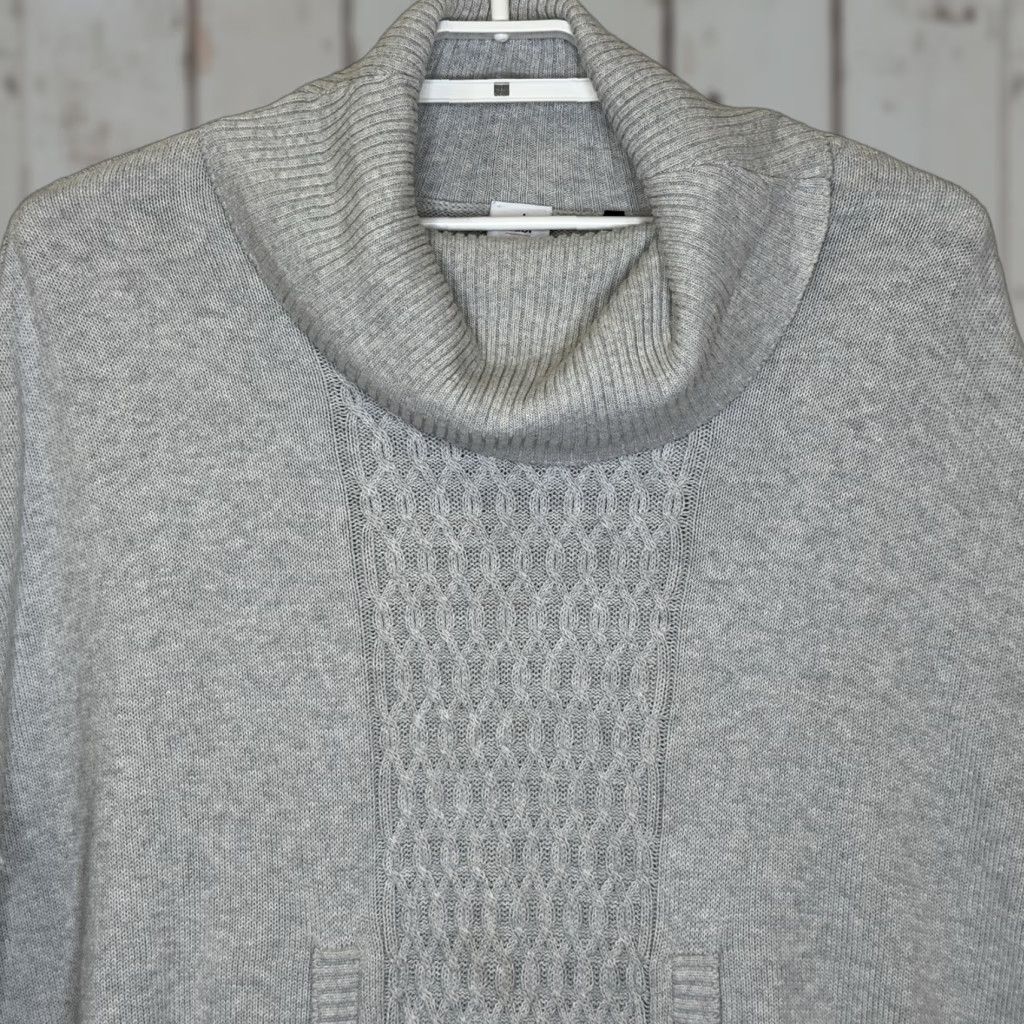Vintage Cabi Glacier Cable Knit Poncho Cowl Pullover Sweater Oversized Gray Size Medium Womens Pullover Pockets Classic Knit Size M / US 6-8 / IT 42-44 - 1 Thumbnail