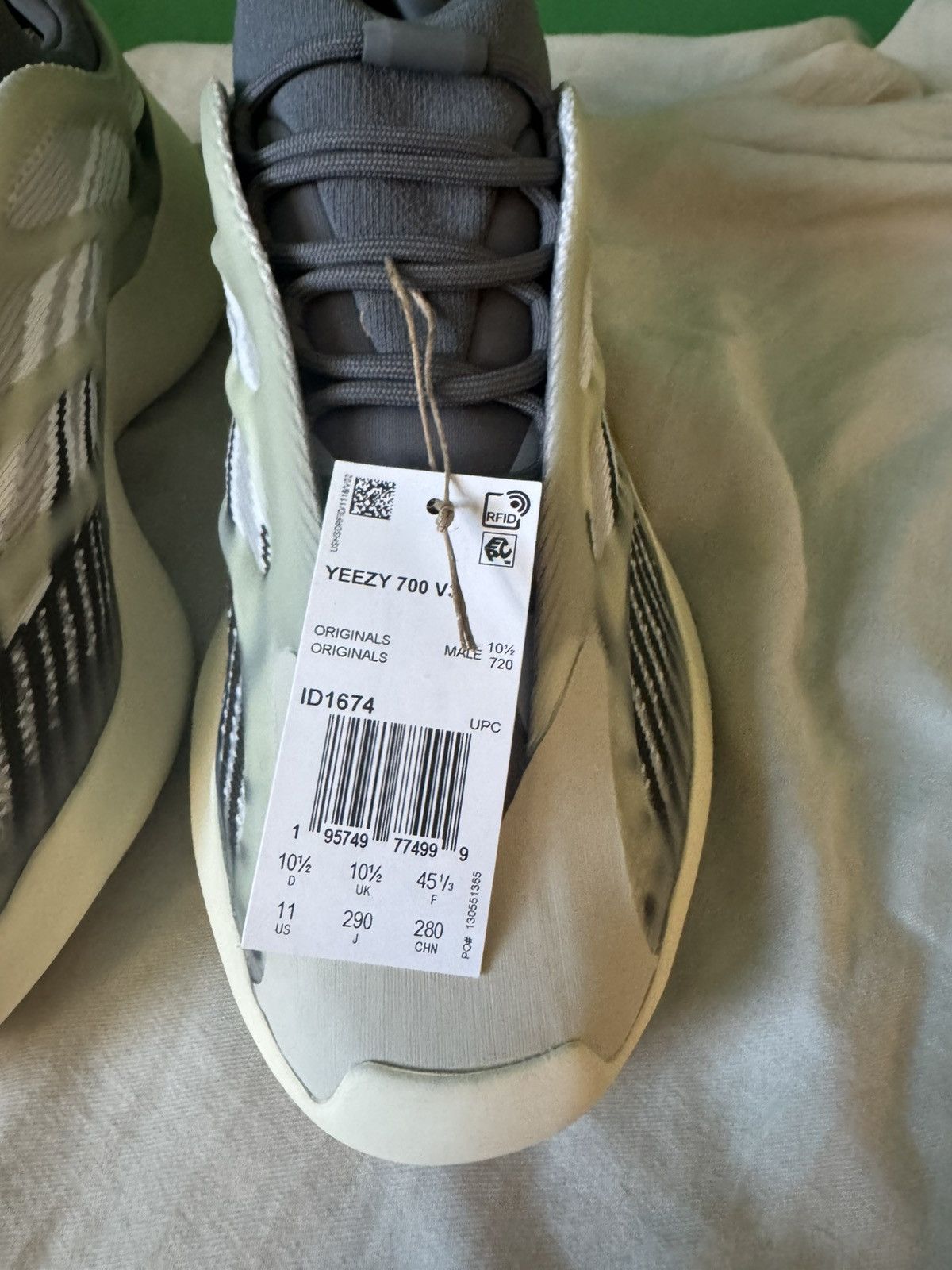 Adidas Adidas 700 v3 fade salt 2022 Size US 11 / EU 44 - 5 Thumbnail