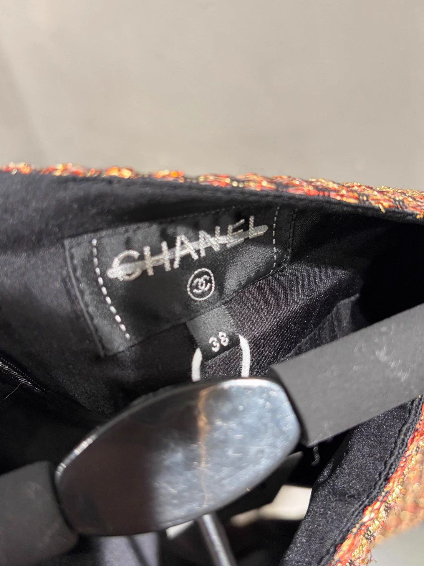 Chanel Chanel Egyptian Tweed Gold Thread Skirt 38 Size 27" / US 4 / IT 40 - 4 Thumbnail