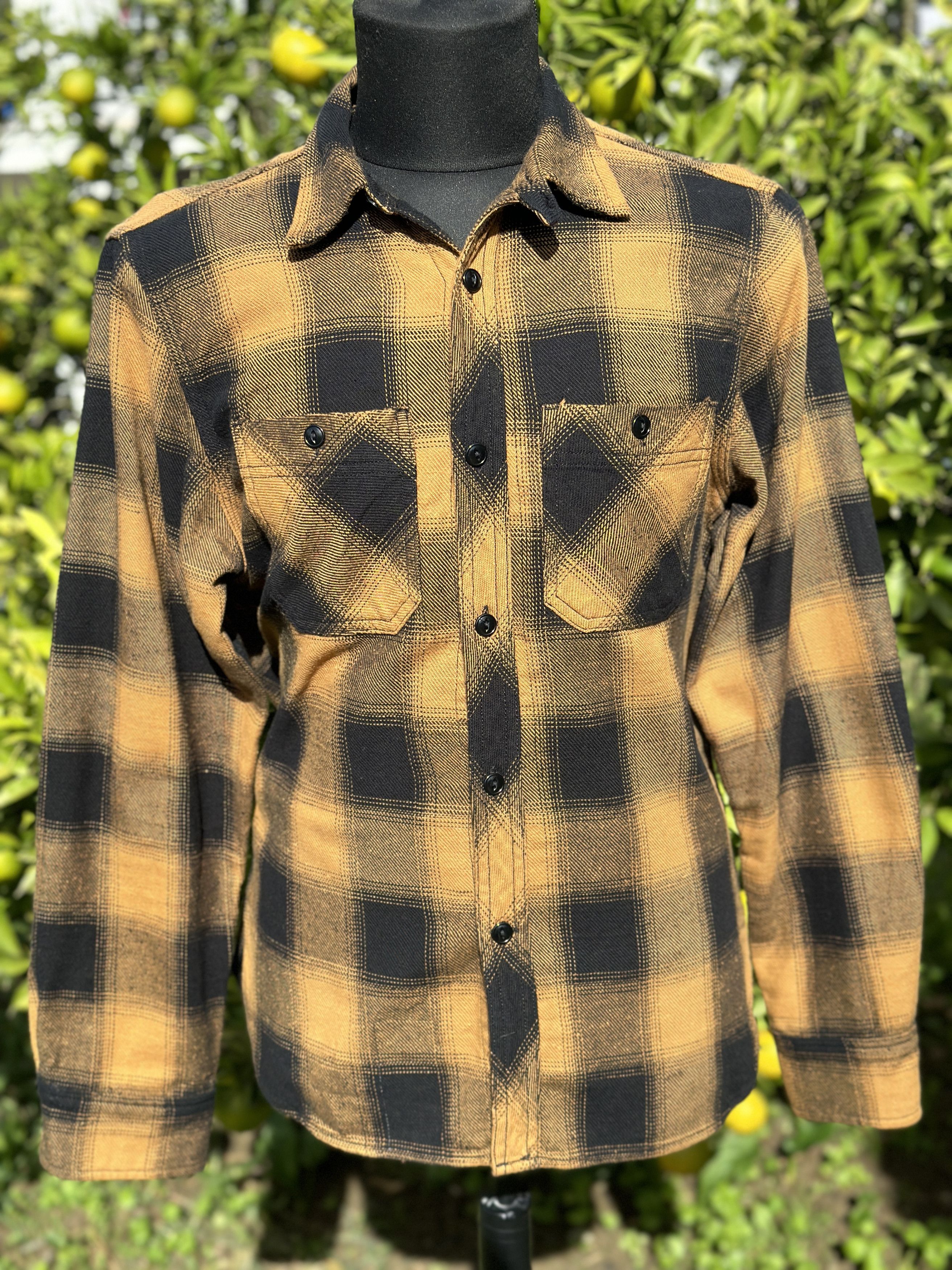 Rogue Territory Rare Rogue Territory Western Gold Heavy Plaid Button Size M Size US M / EU 48-50 / 2 - 2 Thumbnail