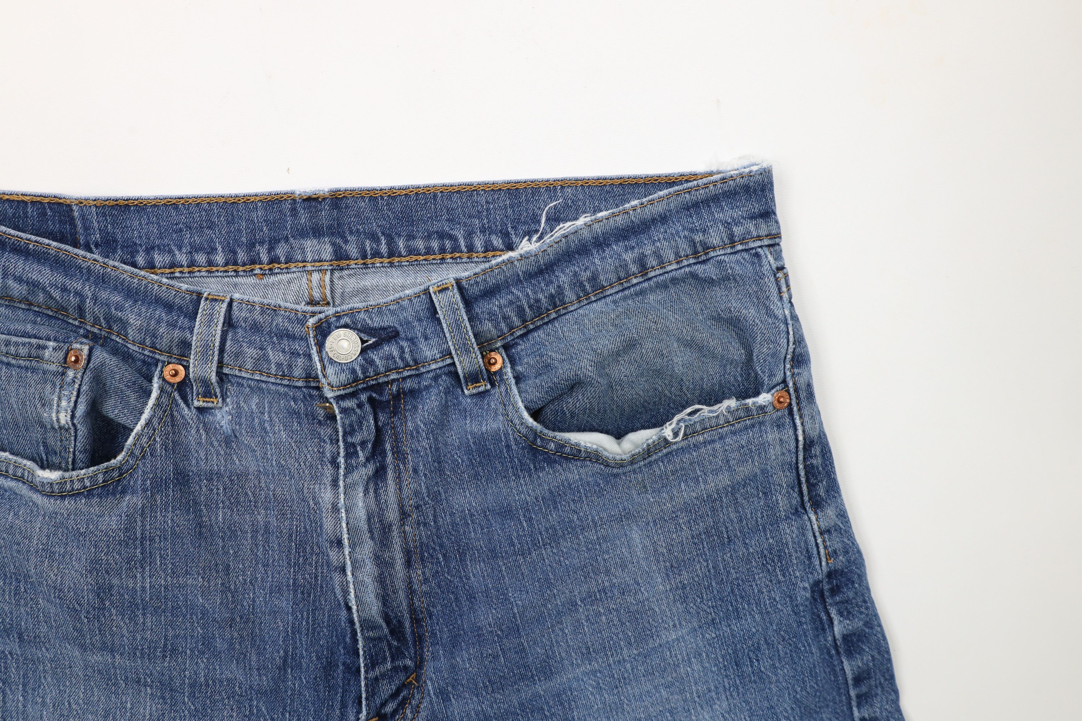 Levi's × Vintage Vintage Y2K Levis 505 Regular Fit Denim Jeans Blue Cotton Size US 36 / EU 52 - 9 Thumbnail