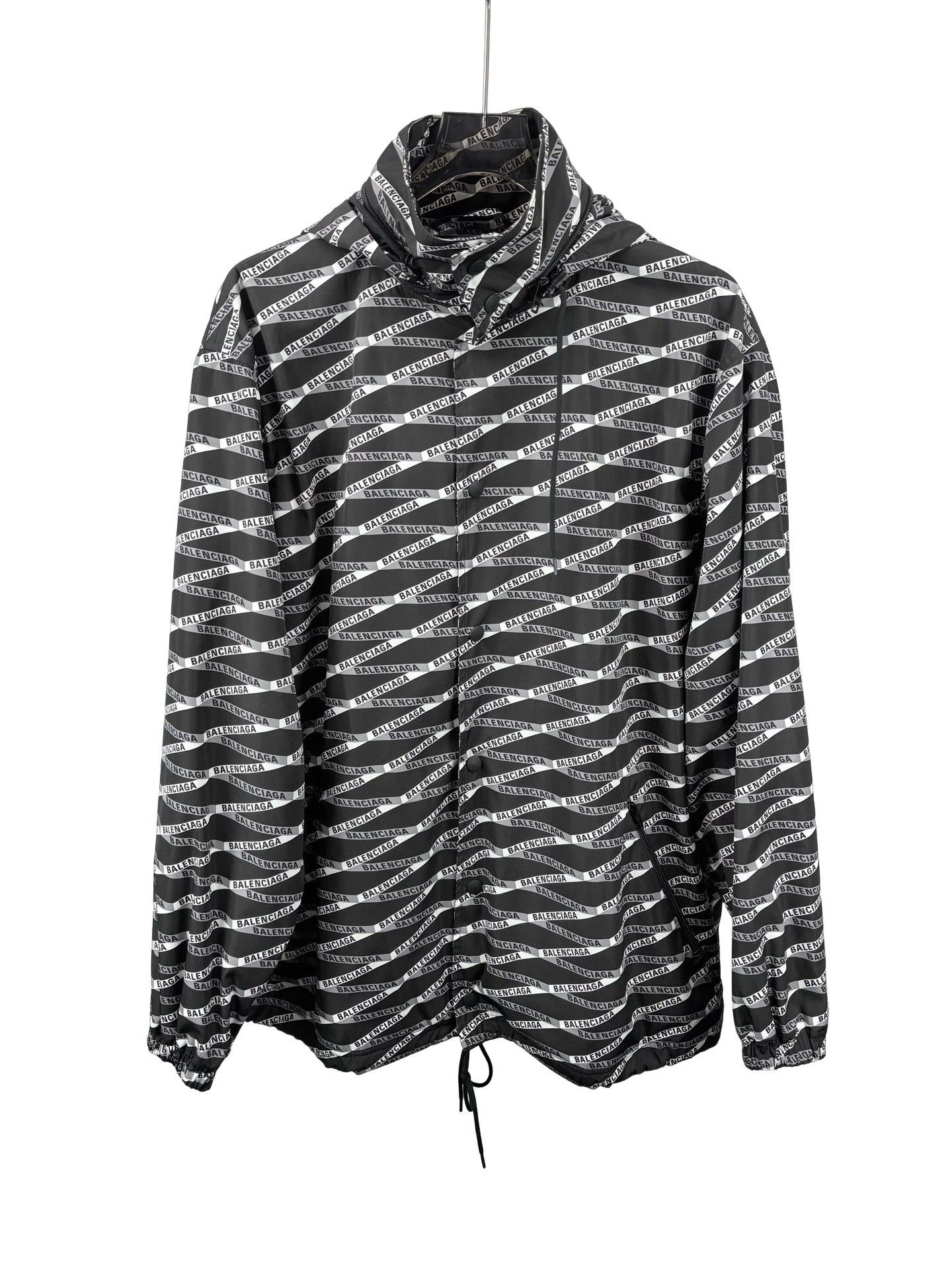 Balenciaga Balenciaga All Over Logo Windbreaker Jacket Size 44 Size US S / EU 44-46 / 1 - 1 Thumbnail