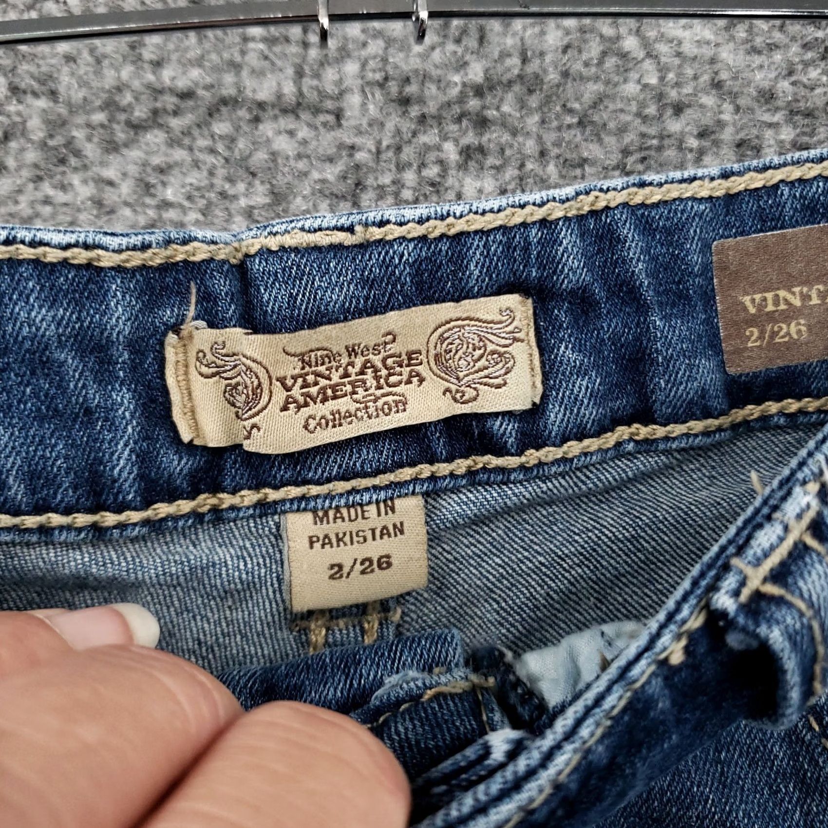 Vintage VINTAGE America Shorts Womens 2/26 Blue Cut-Off Low Rise Denim Short Size 26" / US 2 / IT 38 - 3 Thumbnail