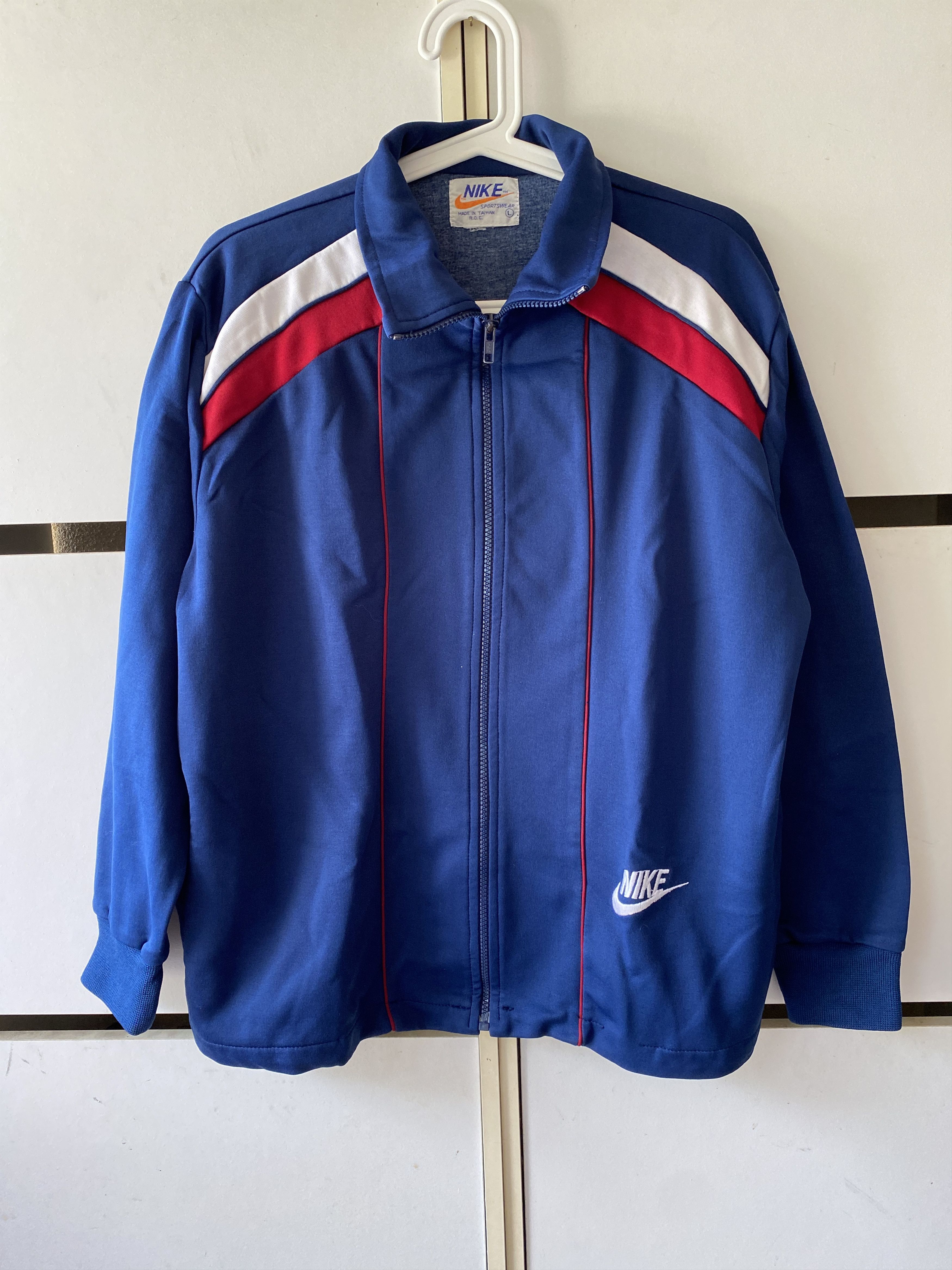 Nike × Vintage VINTAGE 90' NIKE ORANGE TAG SWEATER Size US L / EU 52-54 / 3 - 1 Thumbnail