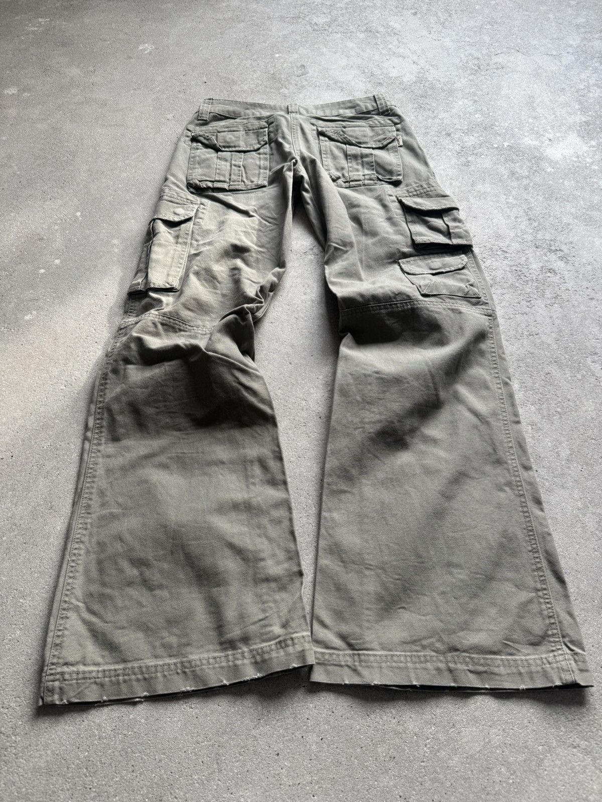 Neighborhood Archival Neighbourhood Cargo Flared Jeans Size US 27 - 11 Thumbnail