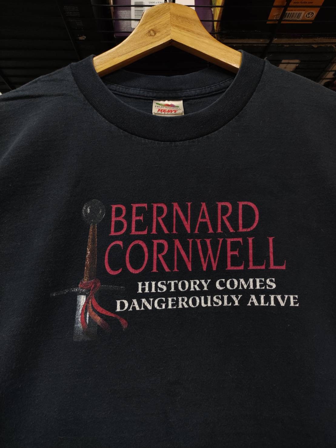 Vintage Vtg 90's Bernard Cornwell "History Comes Dangerously Alive" Size US XL / EU 56 / 4 - 1 Thumbnail