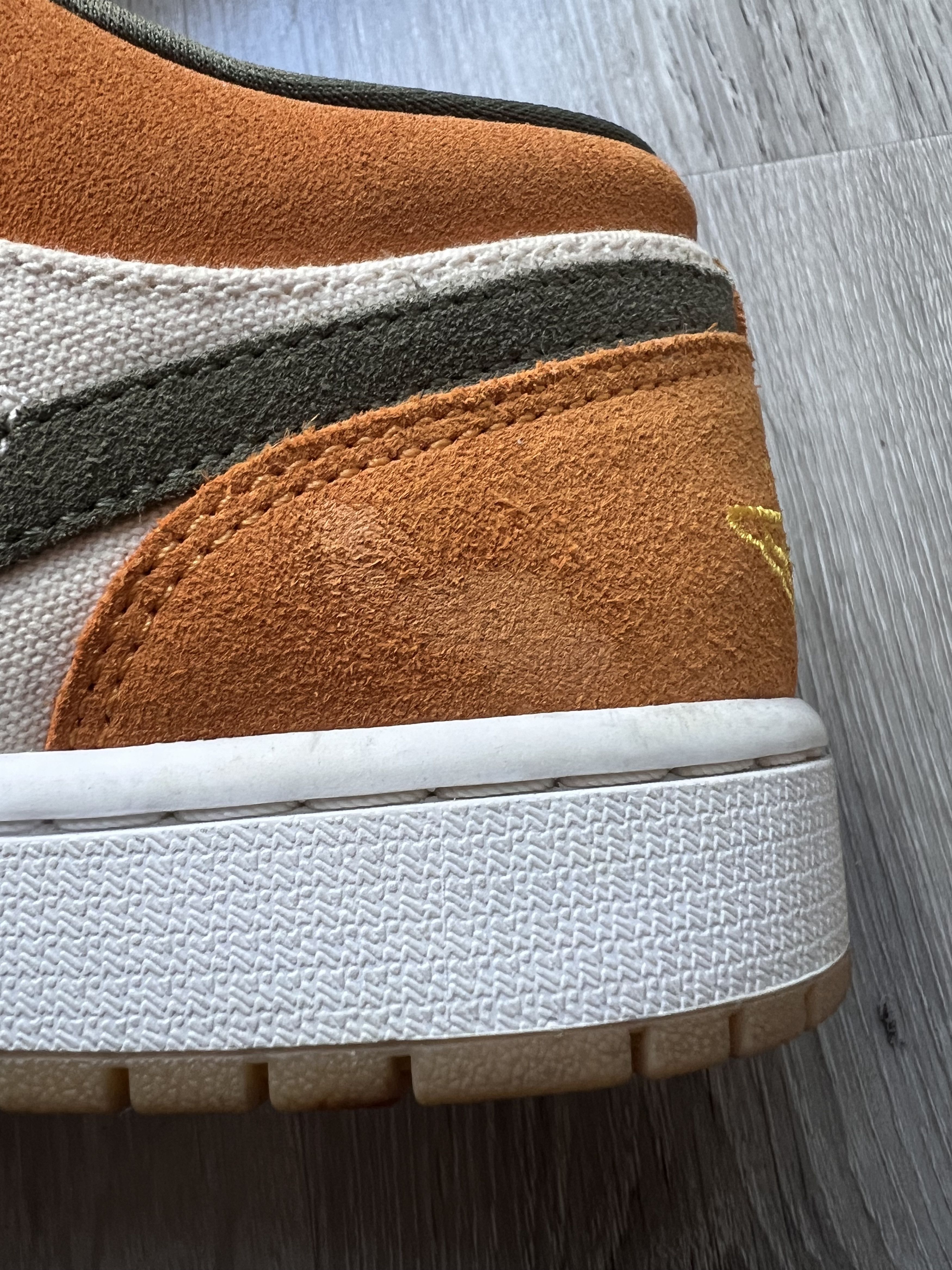 Nike Air Jordan 1 Low SE 'Light Curry' Size US 10.5 / EU 43-44 - 4 Thumbnail