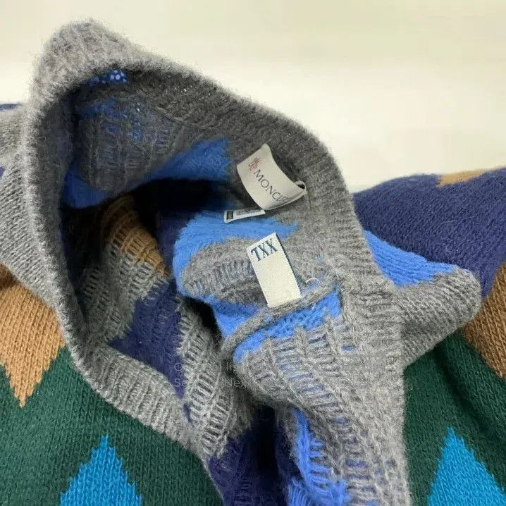 Moncler Moncler Chevron Stripe Logo Unisex Sweater. Size US XXL / EU 58 / 5 - 6 Thumbnail