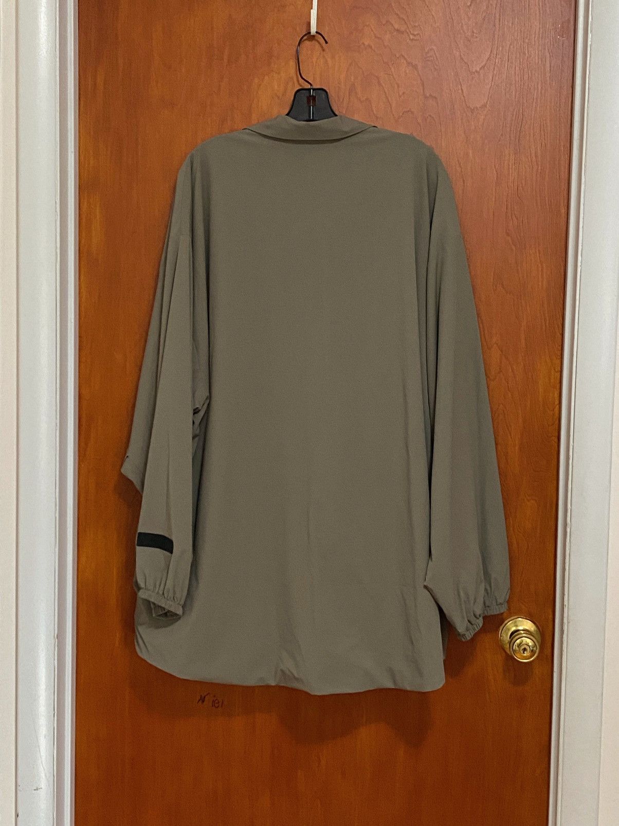 Fear of God FEAR OF GOD ESSENTIALS logo-patch oversized shirt size M Size US M / EU 48-50 / 2 - 8 Thumbnail