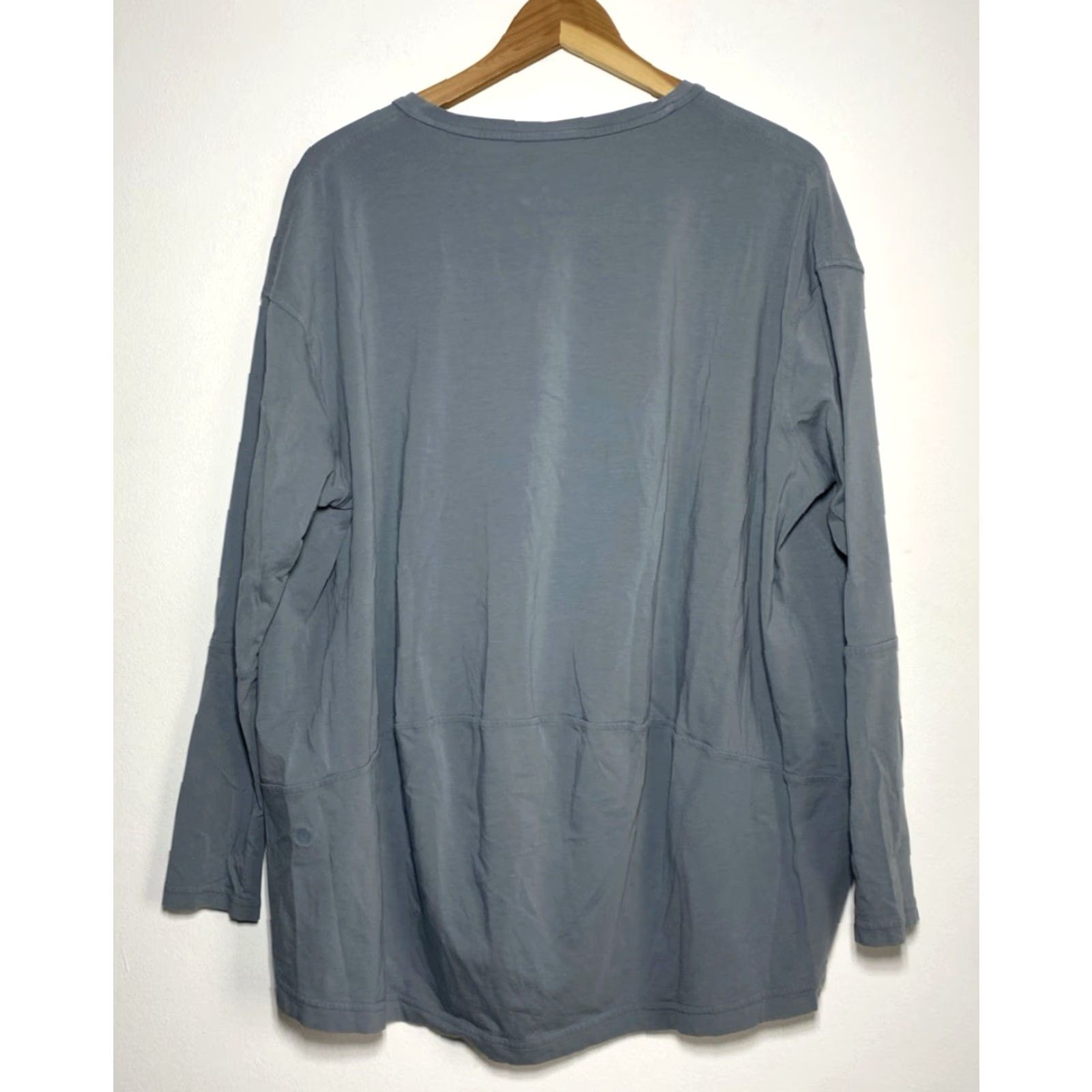 Lululemon VINTAGE Women's Lululemon Back In Action V-Neck Long-Sleeve Shirt L gray City Athleisure Shirts Womens Size L / US 10 / IT 46 - 2 Thumbnail