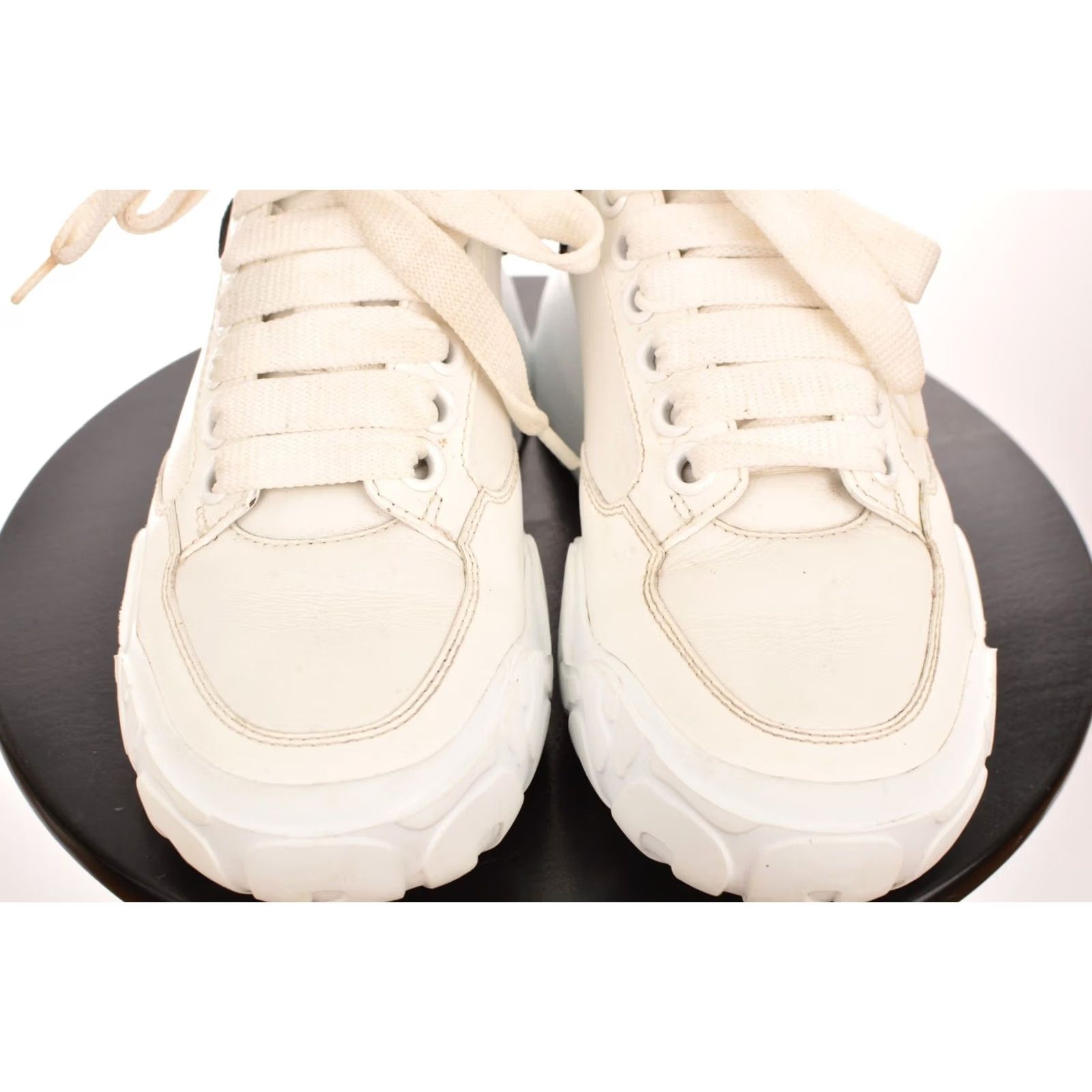 Alexander McQueen Alexander McQueen Oversized Court Leather Low-Top Sneakers 633915 Size 35 White Sneakers Women US 5 90s? Size US 5 / IT 35 - 3 Thumbnail