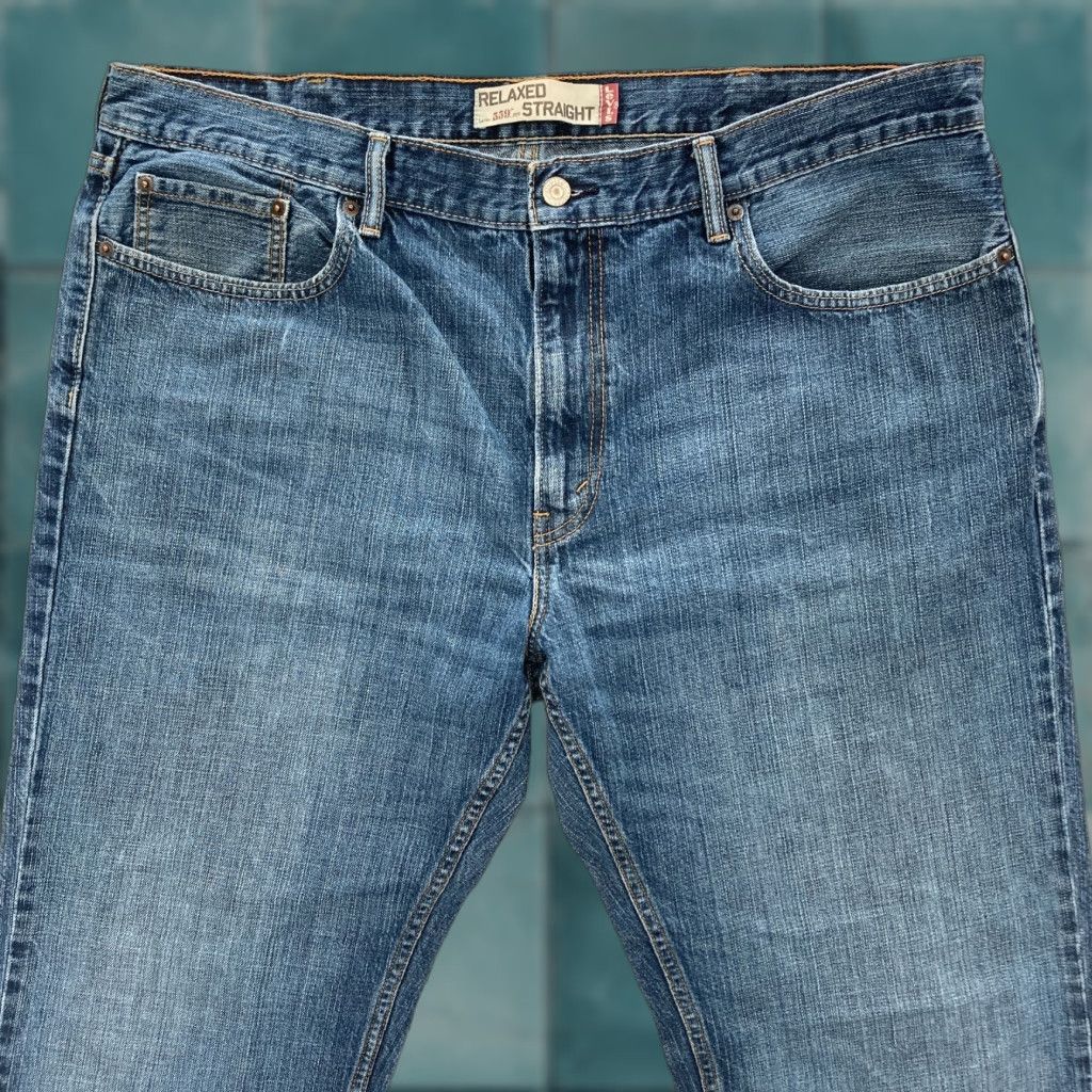 Levi's Levi's 559 Mens Jeans Straight Leg Relaxed Denim 40x32 Medium Wash Blue 559 Model Regular Inseam 32 Mens Size US 40 / EU 56 - 1 Thumbnail