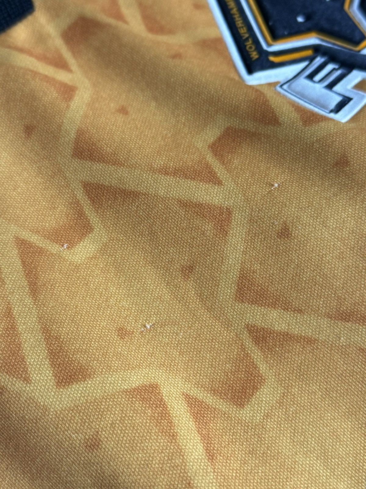Puma Wolverhampton Wanderers 96/98 Home Football Jersey Size US XL / EU 56 / 4 - 15 Thumbnail