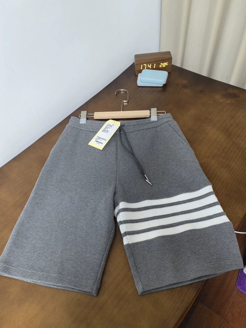 Thom Browne Thom browne Waffed shorts 2505-Nextarrow Size US 29 - 2 Thumbnail