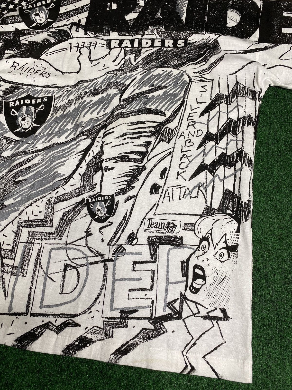 Vintage 90’s Vintage NFL Raiders Magic Johnson Tee Shirt XLarge Size US XL / EU 56 / 4 - 3 Thumbnail