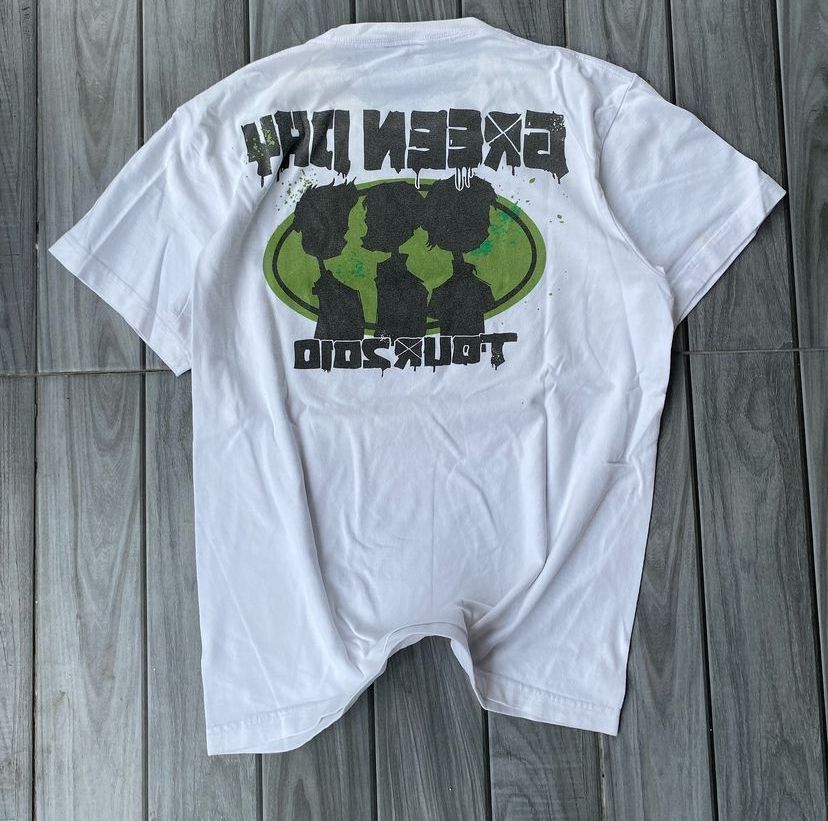 Band Tees green day tour 2010 tshirt Size US M / EU 48-50 / 2 - 3 Thumbnail
