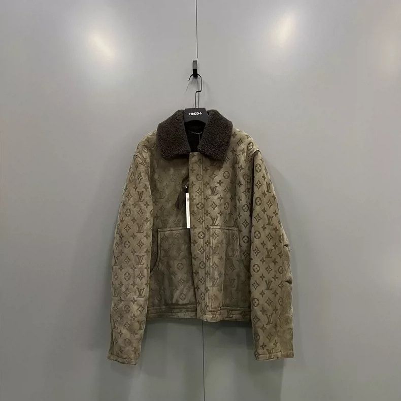 Louis Vuitton LOUIS VUITTON Old-print embossed fur one-piece jacket 2504- Size US L / EU 52-54 / 3 - 1 Thumbnail