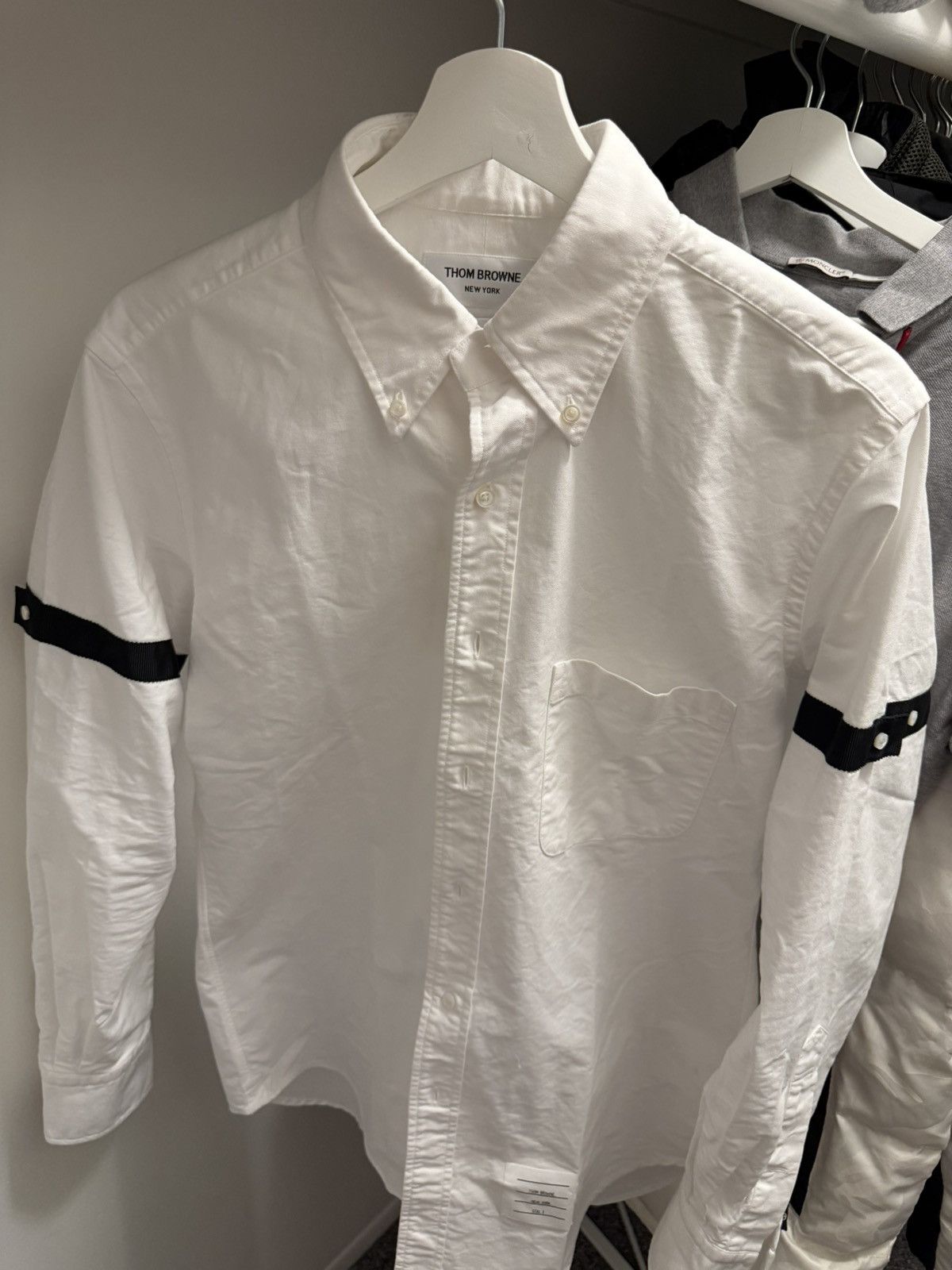 Thom Browne Brand New Thom Browne Armband Shirt Size US L / EU 52-54 / 3 - 1 Thumbnail