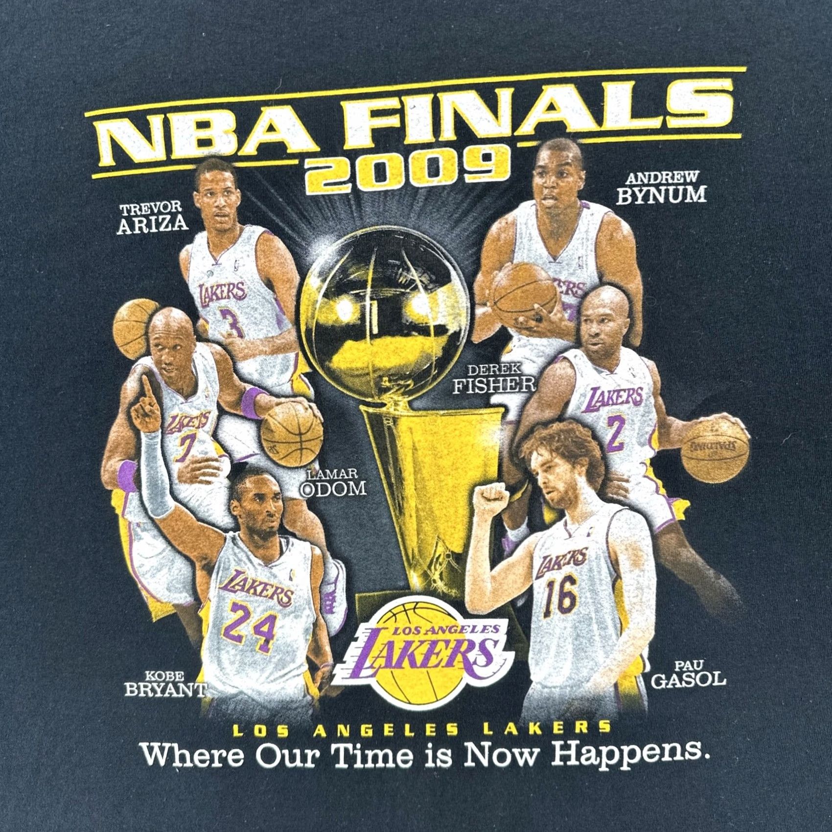 Gildan VINTAGE Gildan Mens 2XL Black T Shirt Lakers Kobe Bryant 2009 NBA Finals Angel Graphic Print Los Angeles LA Lakers Sports Crew Neck Short Sleeve Nike Size US XXL / EU 58 / 5 - 6 Thumbnail