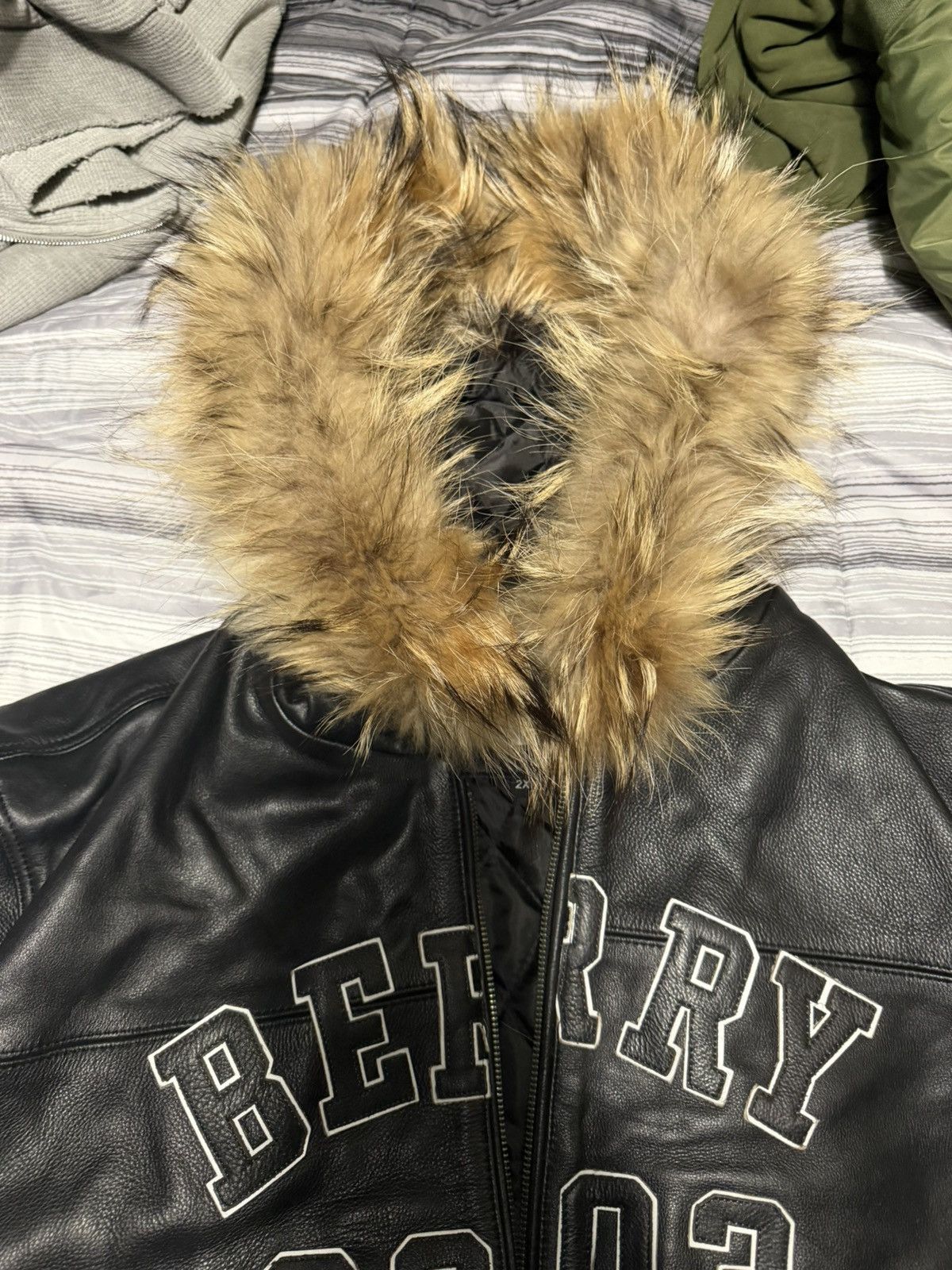 The GV Gallery Raspberry Leather Jacket Fur Hood Size US XXL / EU 58 / 5 - 3 Thumbnail