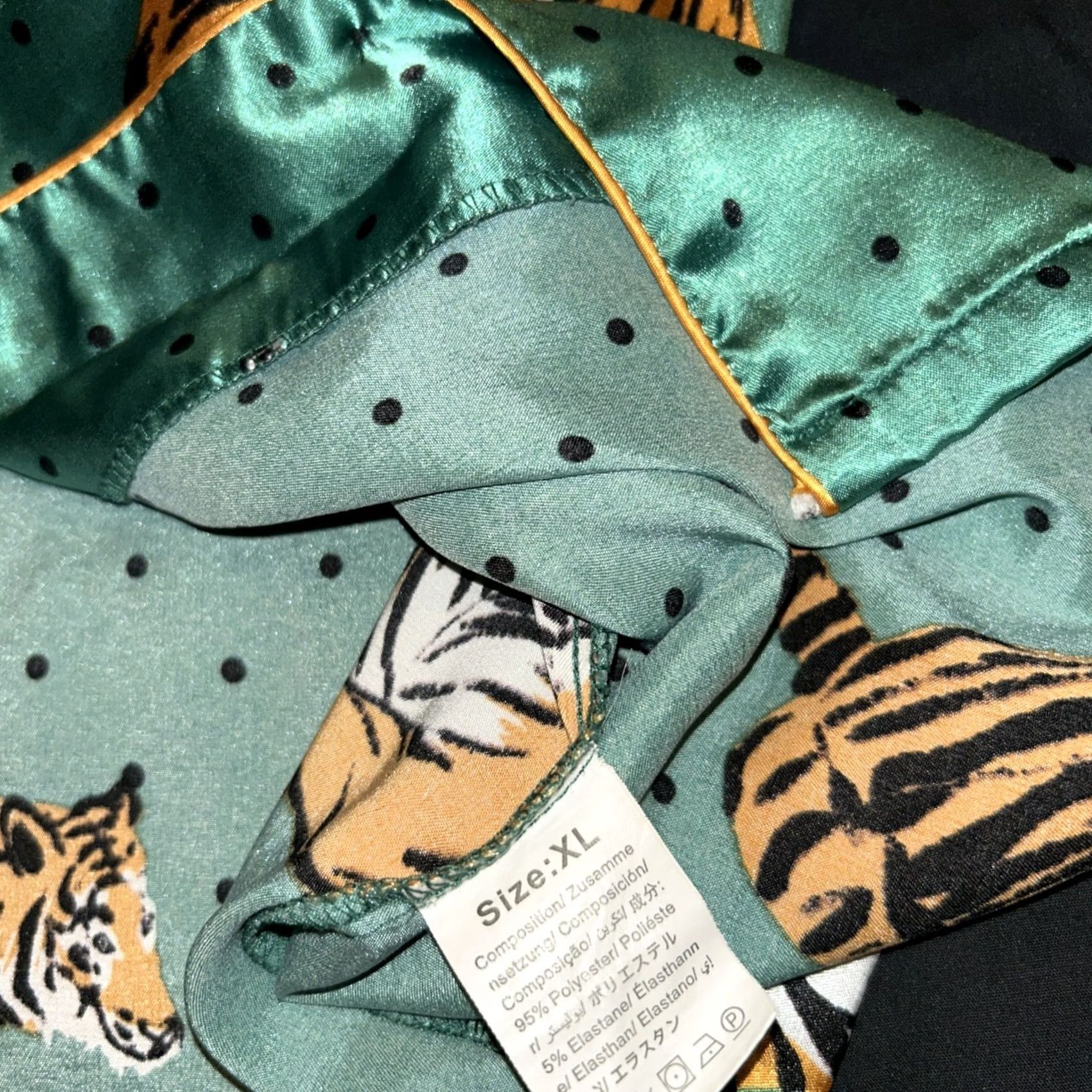 Vintage Women’s XL Unbranded Pajama Top Satin Green Tigers Button Up A48 Size XL / US 12-14 / IT 48-50 - 2 Thumbnail