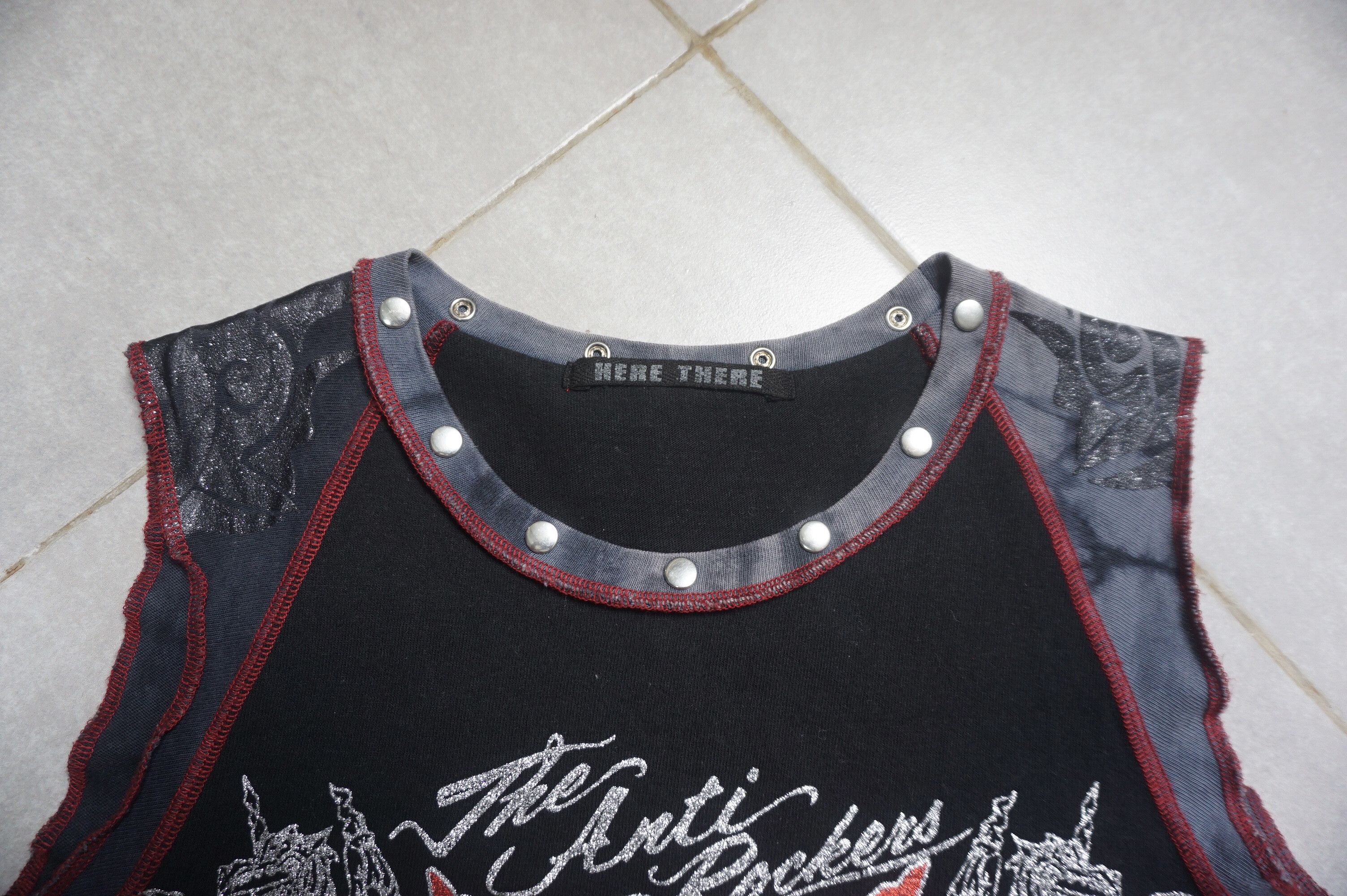 Japanese Brand Here there Y2K sleevless Size US S / EU 44-46 / 1 - 5 Thumbnail