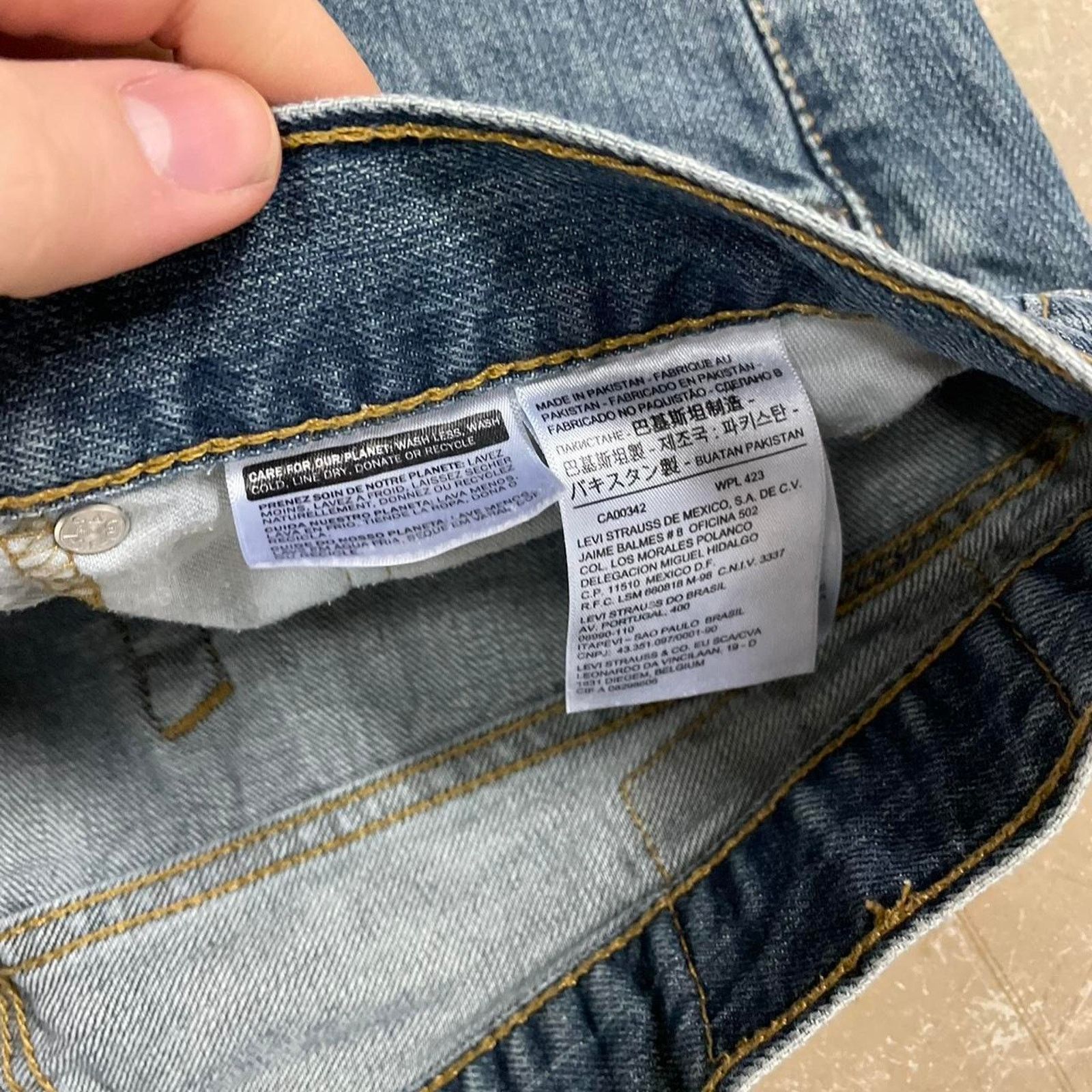 Levi's Levi's 559 blue denim jeans Size 36x32 baggy Size US 36 / EU 52 - 2 Thumbnail