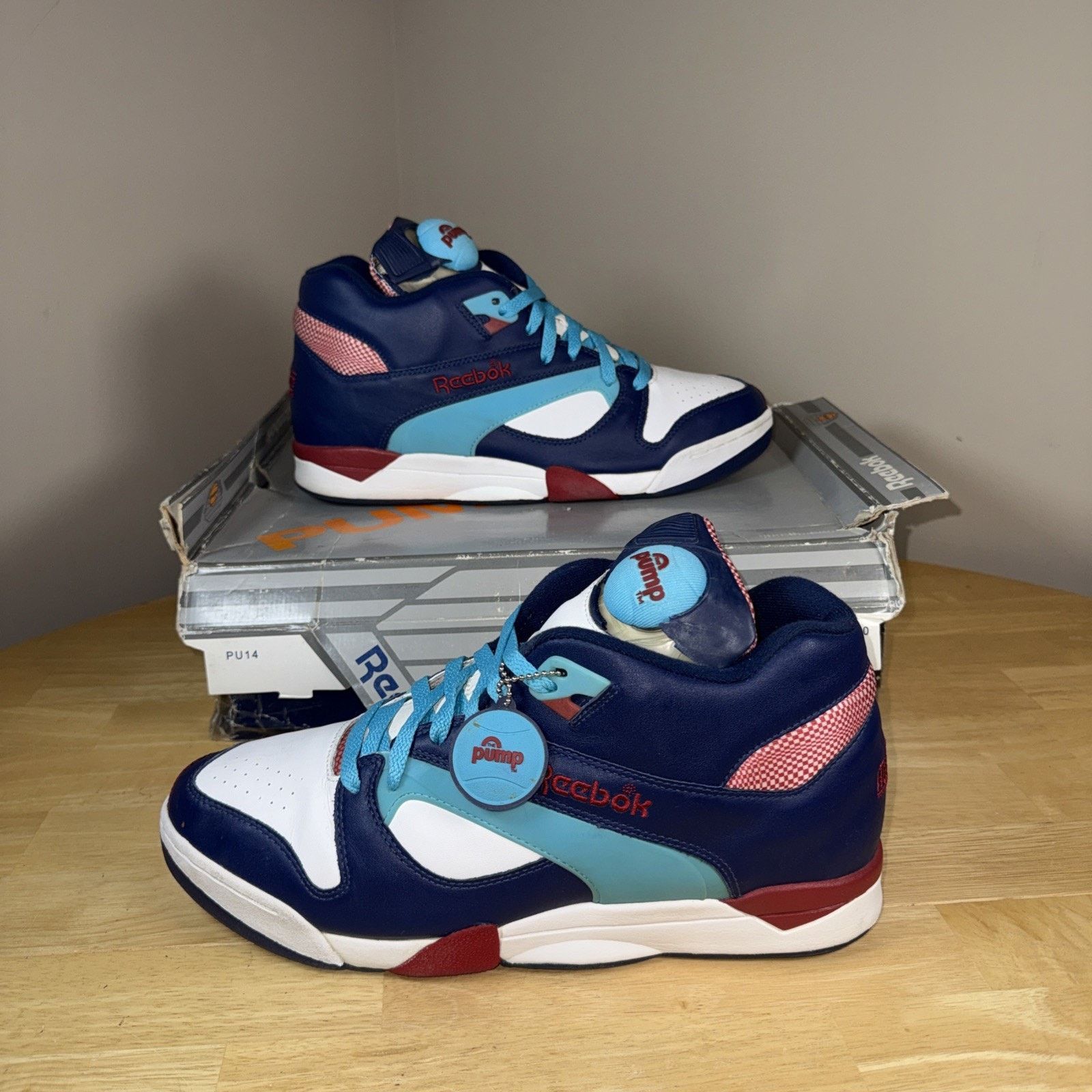 Reebok MENS 12 Reebok Court Victory Pump Pro Navy With OG BOX Size US 12 / EU 45 - 1 Thumbnail