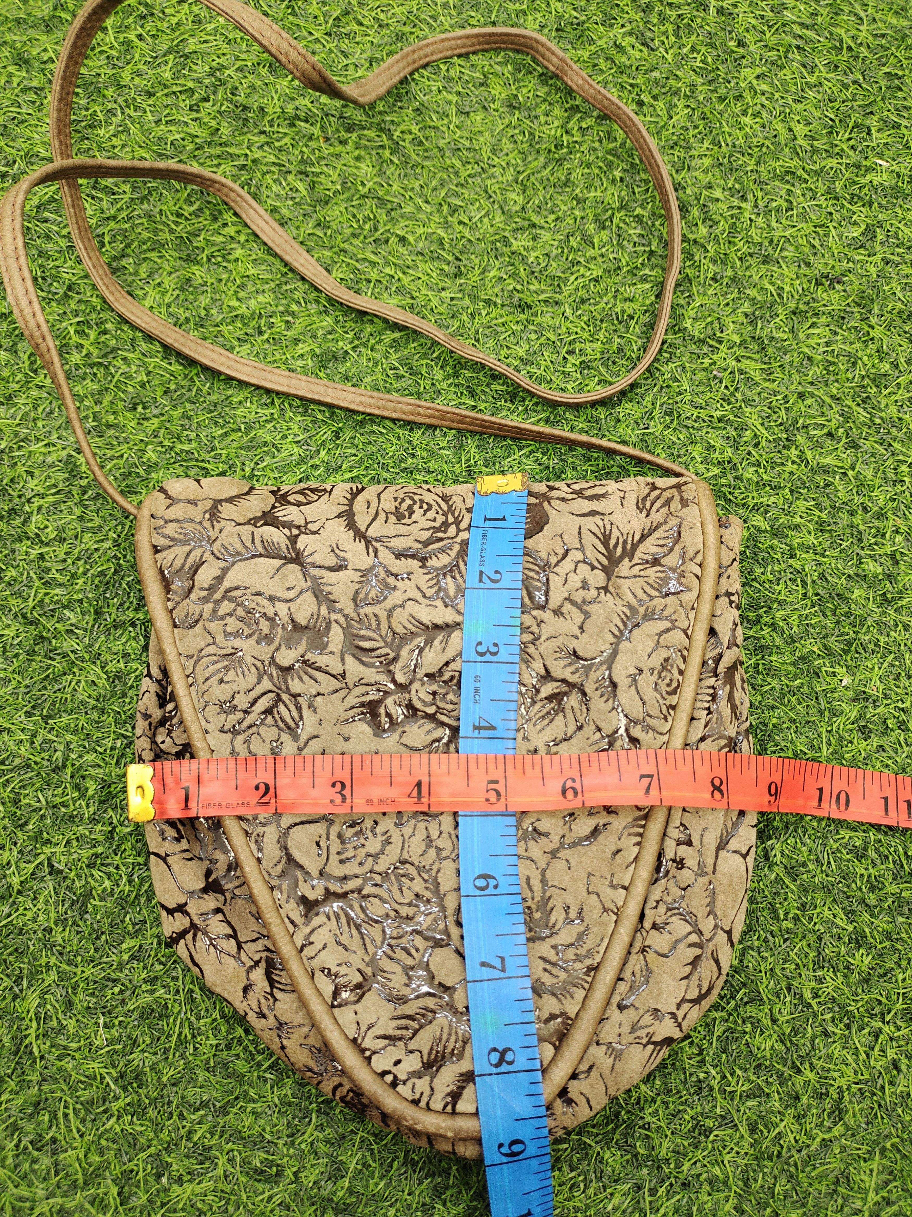 Vintage Vintage Brissafari Italy Floral Patina Leather Shoulder Bag Size ONE SIZE - 14 Thumbnail