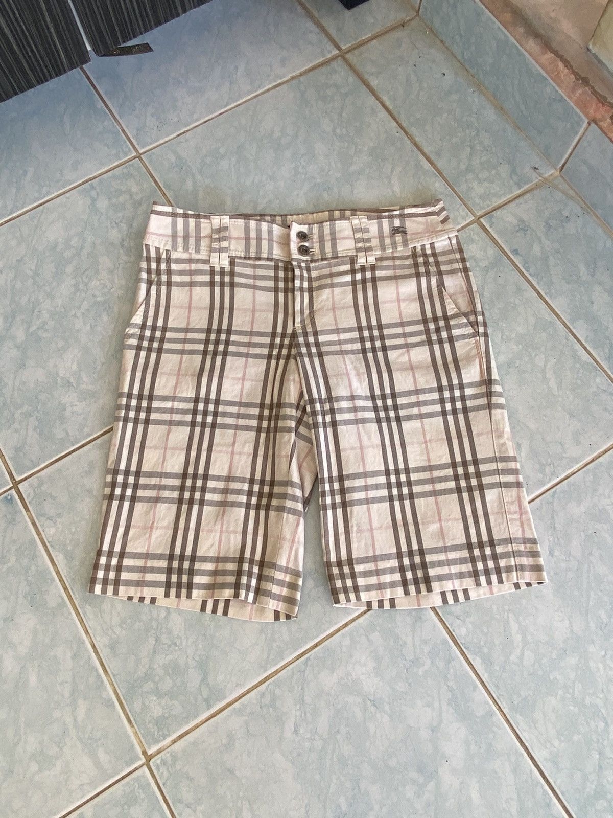Burberry Burberry Blue Label nova check shorts pink accent stripe. Size 28" / US 6 / IT 42 - 2 Thumbnail