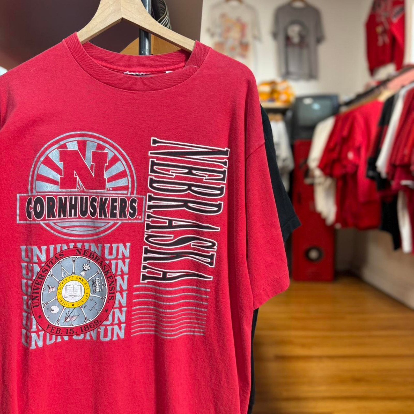 Vintage Vintage 90s Nebraska Huskers Football T-Shirt Size US XL / EU 56 / 4 - 1 Thumbnail