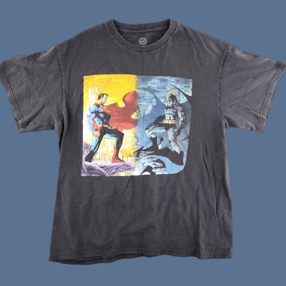 Vintage DC Batman vs Superman T Shirt Mens Large Black Short Sleeve Faded Distressed Shirt Mens DC Size US L / EU 52-54 / 3 - 1 Thumbnail