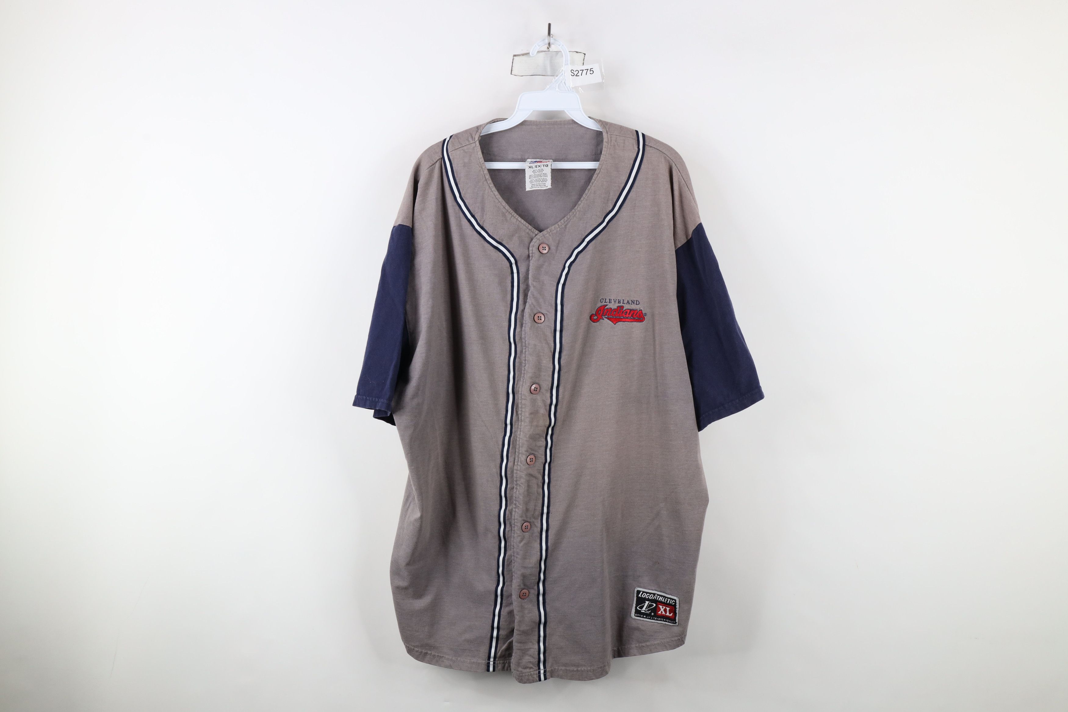 Vintage Vintage 90s Spell Out Cleveland Indians Baseball Jersey Gray Size US XL / EU 56 / 4 - 1 Thumbnail
