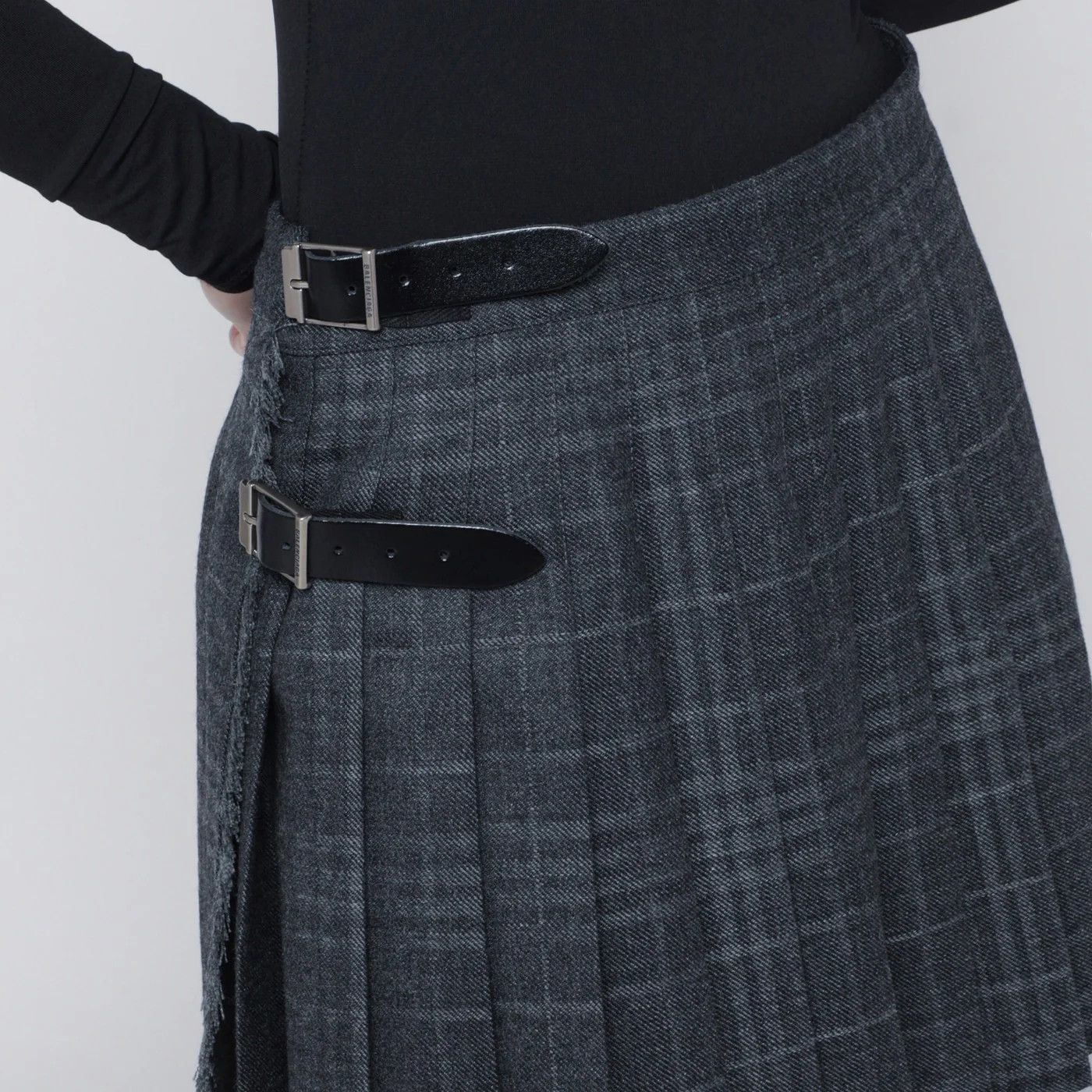 Balenciaga o1d2blof0426 Shadow-Effect Tartan Mini Skirt in Gray Size 26" / US 2 / IT 38 - 5 Thumbnail