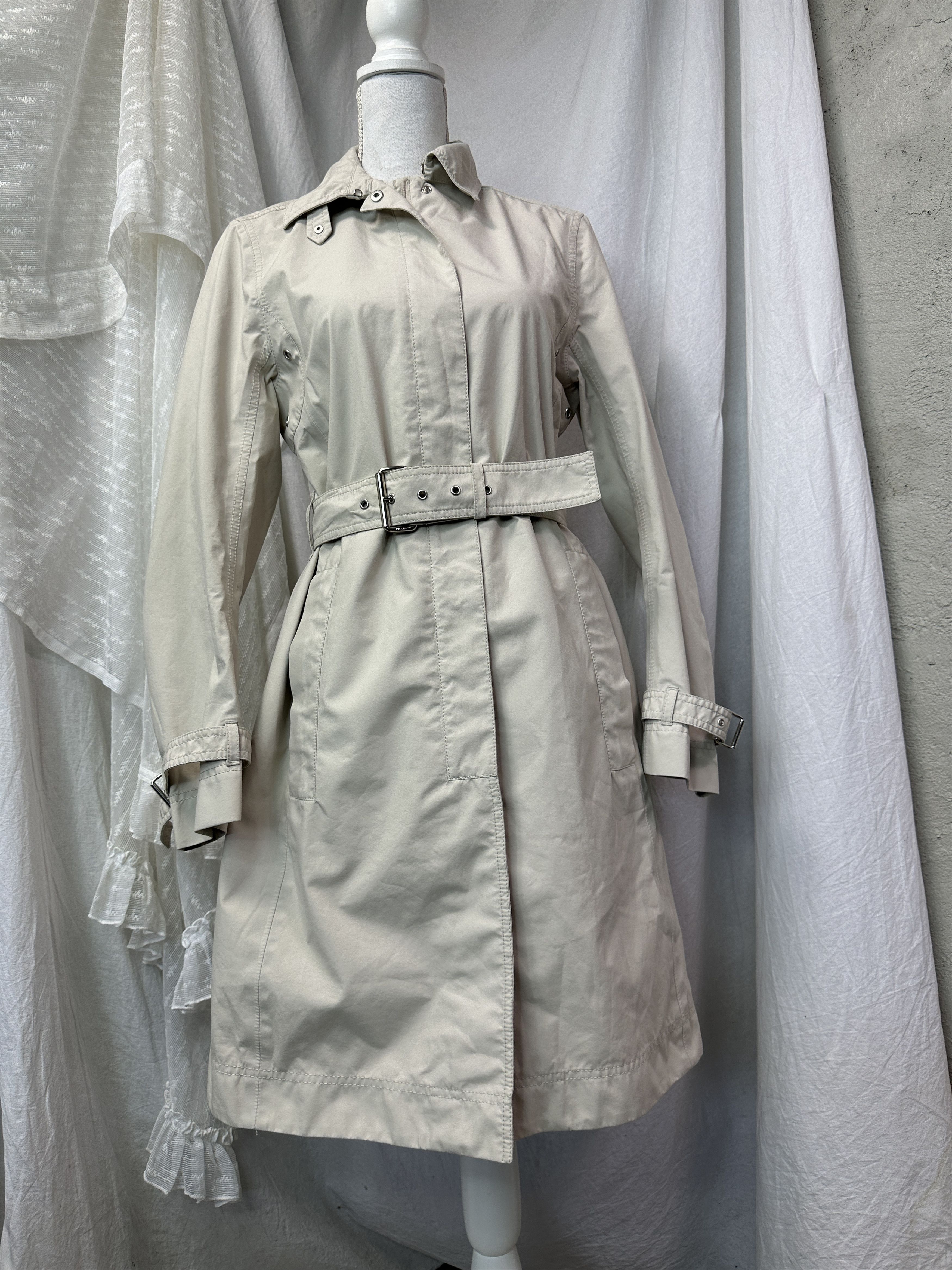 Prada Vintage Minimalist Classy Gore-Tex Prada Coat Y2K Size M / US 6-8 / IT 42-44 - 1 Thumbnail
