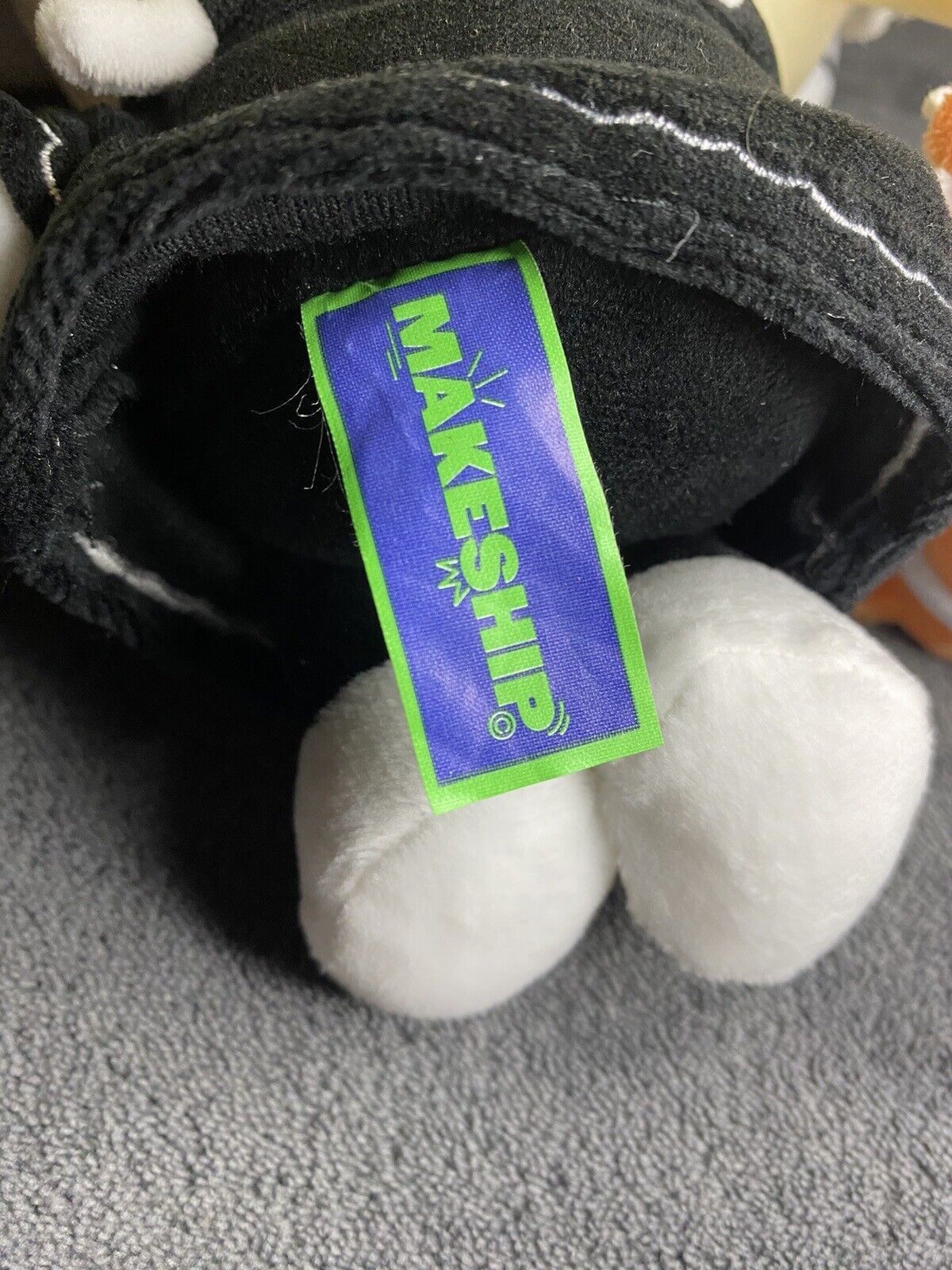 Other Makeship Izzzyzzz plush Izzy GITD YT ONLY 400 RARE NWT Size ONE SIZE - 4 Thumbnail