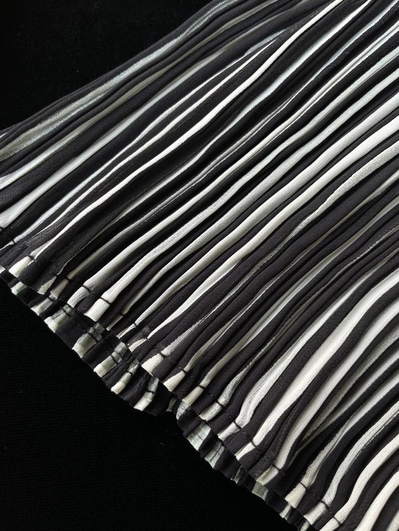 Issey Miyake Issey Miyake Black and grey striped pleated long-sleeved s Size M / US 6-8 / IT 42-44 - 4 Thumbnail