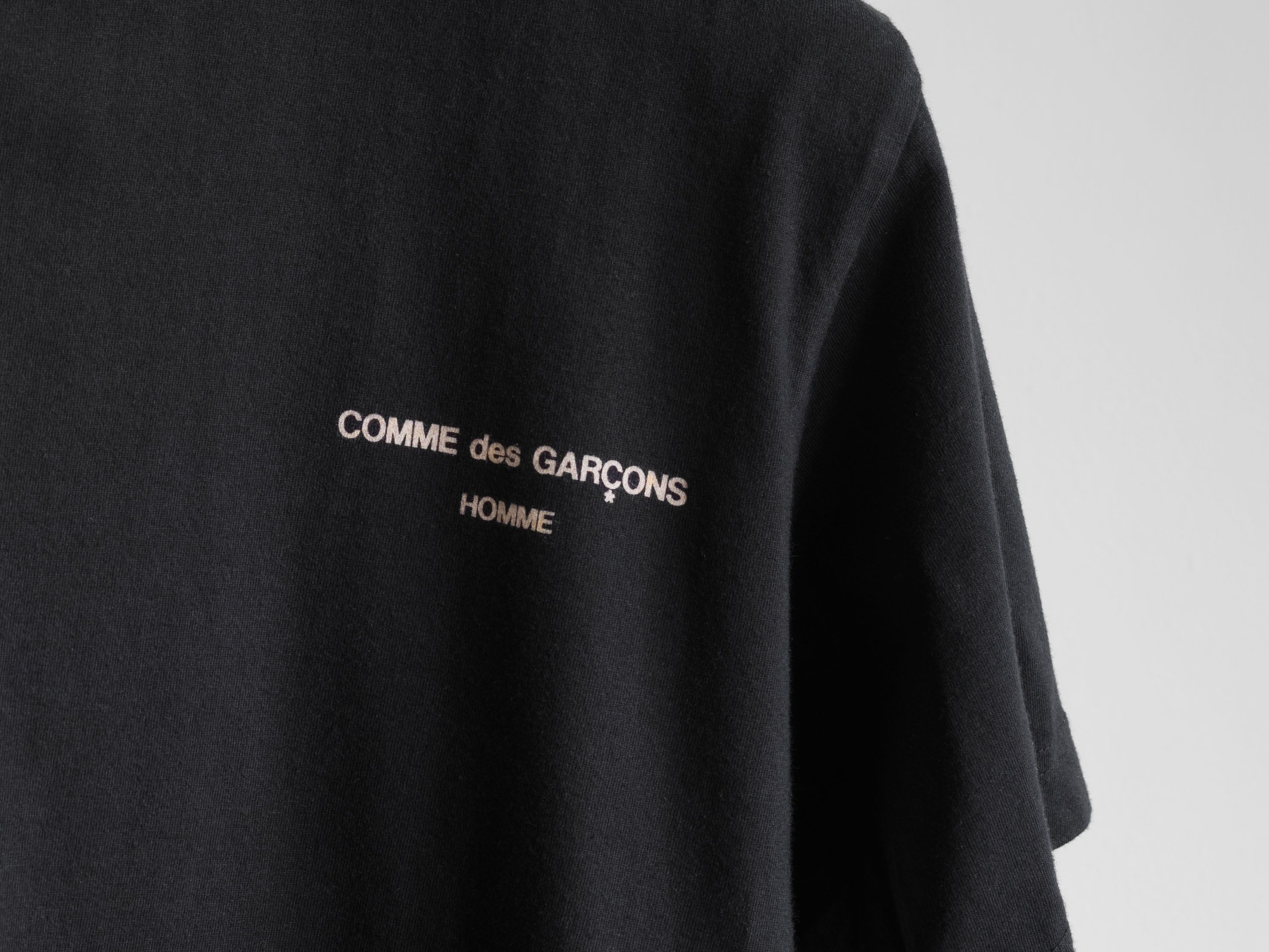 Comme des Garcons Homme SS2005 COMME des GARCONS HOMME LOGO PRINT T-SHIRT Size US S / EU 44-46 / 1 - 5 Thumbnail