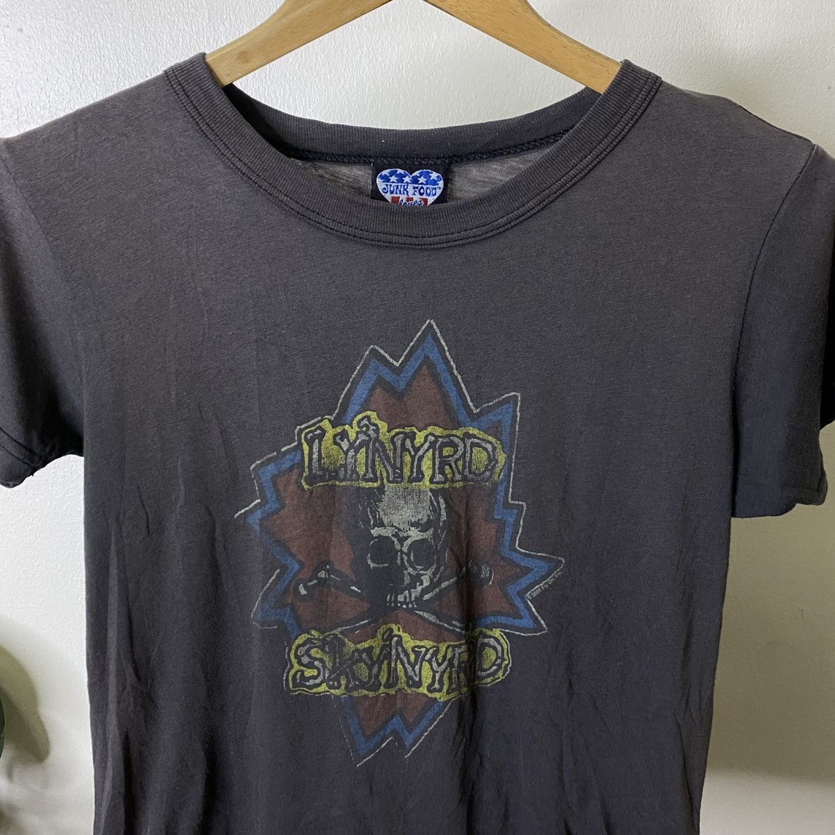 Band Tees 1990s Winterland Lynyrd Skynyrd Sunfaded Women Band T Shirt Size S / US 4 / IT 40 - 2 Thumbnail