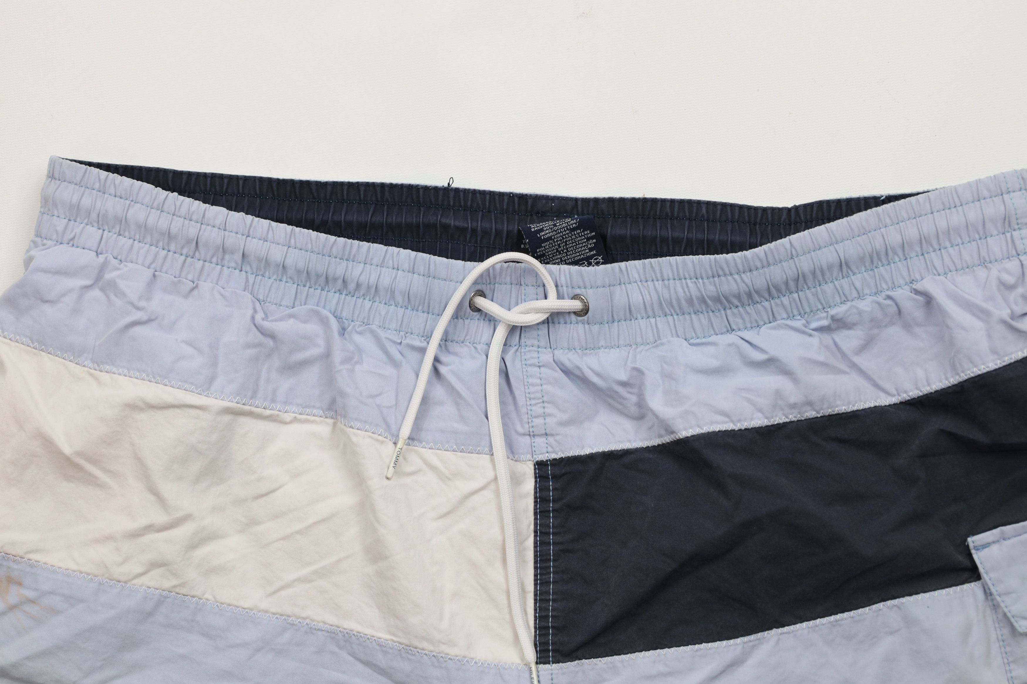 Tommy Hilfiger × Vintage Vintage Tommy Hilfiger Spell Out Lined Shorts Swim Trunks Size US 38 / EU 54 - 3 Thumbnail