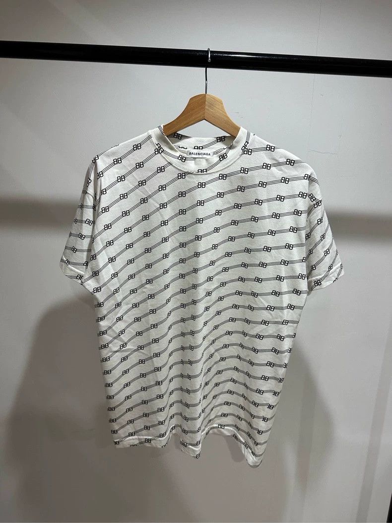 Balenciaga Balenciaga White Buckle Full Print Logo Short Sleeve Size US S / EU 44-46 / 1 - 1 Thumbnail