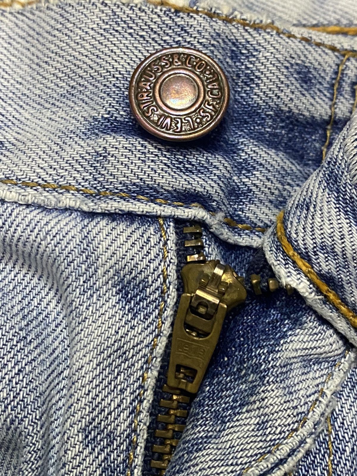 Levi's Vintage Clothing Vintage Levis557 90’s Faded Wash Distressed Loose Jeans Size US 30 / EU 46 - 7 Thumbnail