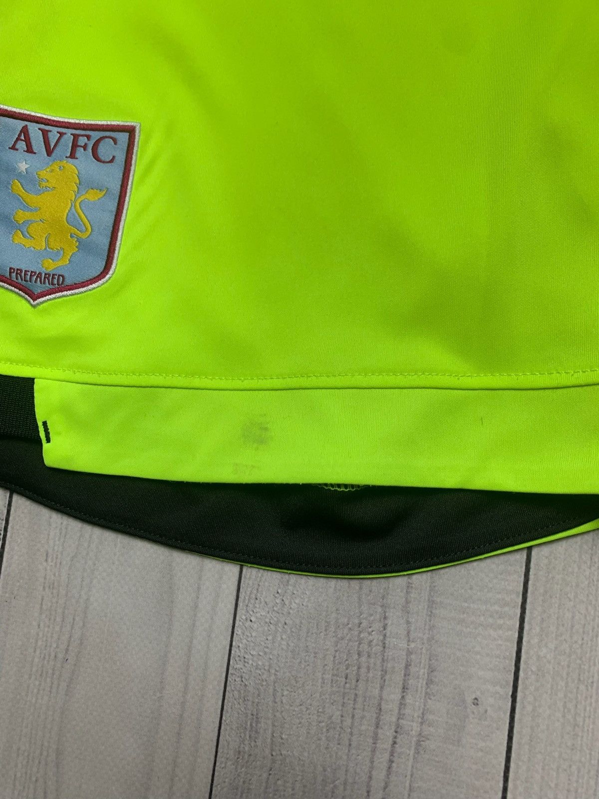 Vintage Vintage Aston villa soccer shorts size Xs yellow Size US 28 / EU 44 - 3 Thumbnail