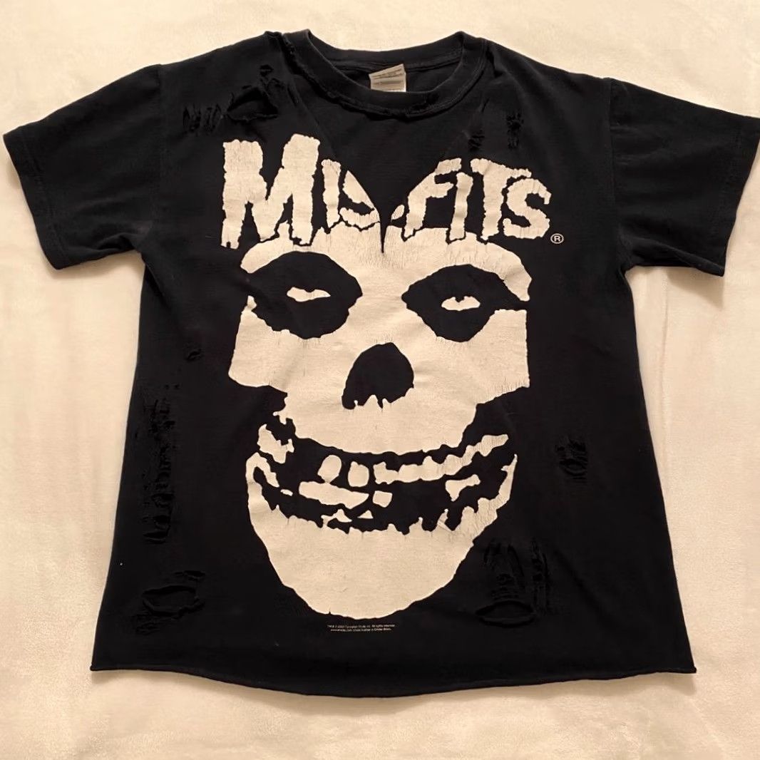 Gildan Gildan Women’s T-Shirt Skull Vintage 2002 Misfits Black Small Women’s Shirt Size S Thrashed Graphic Print Adult Womens Size S / US 4 / IT 40 - 2 Thumbnail
