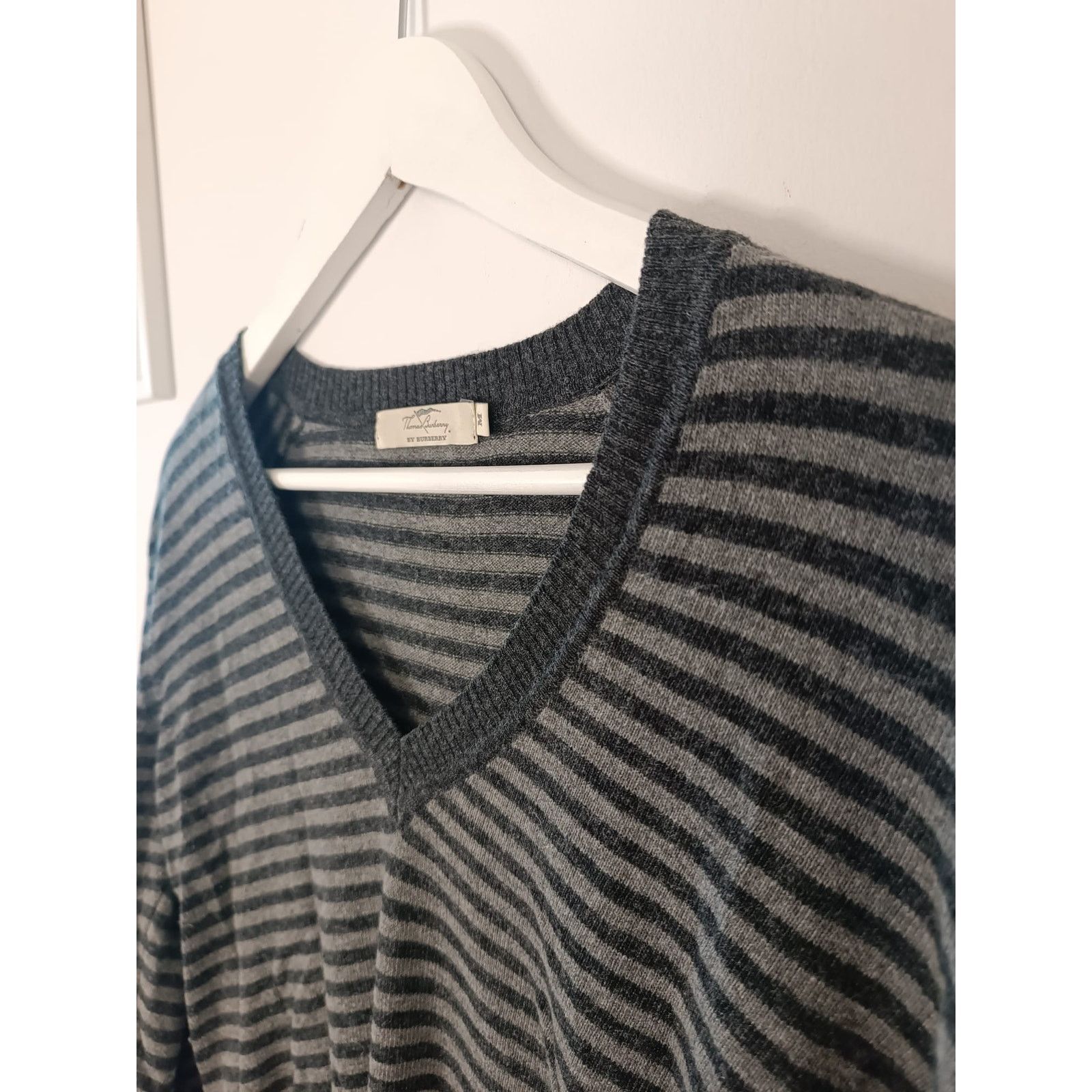 Burberry Burberry Women V-Neck Jumper Knitwear Sweater Striped Wool Size M / US 6-8 / IT 42-44 - 14 Thumbnail