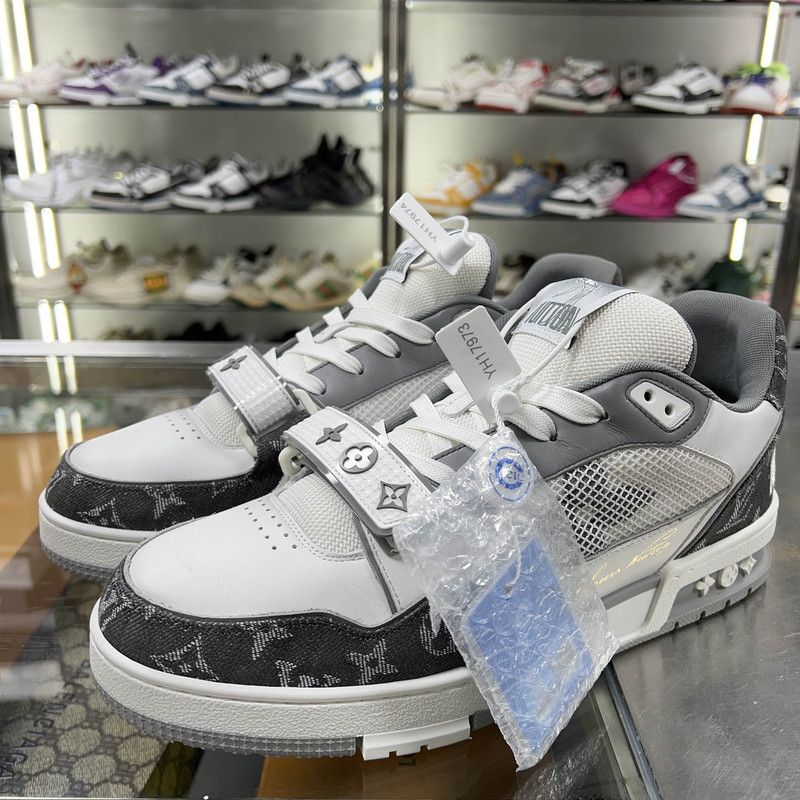 Louis Vuitton Louis Vuitton Trainer Sneakers in Gray Leather 0079 Size US 9 / EU 42 - 1 Thumbnail