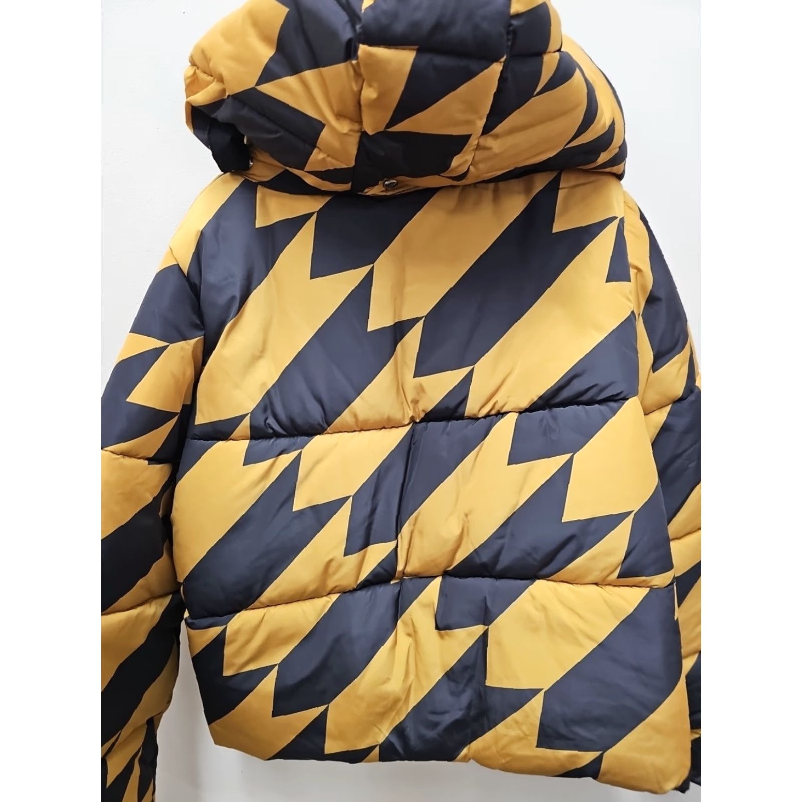 Rhude RHUDE Jacket Puffer ALL OVER Chevron Pattern Multicolor Yellow Chest 27 Length 25 Size L Mens Size US L / EU 52-54 / 3 - 7 Thumbnail