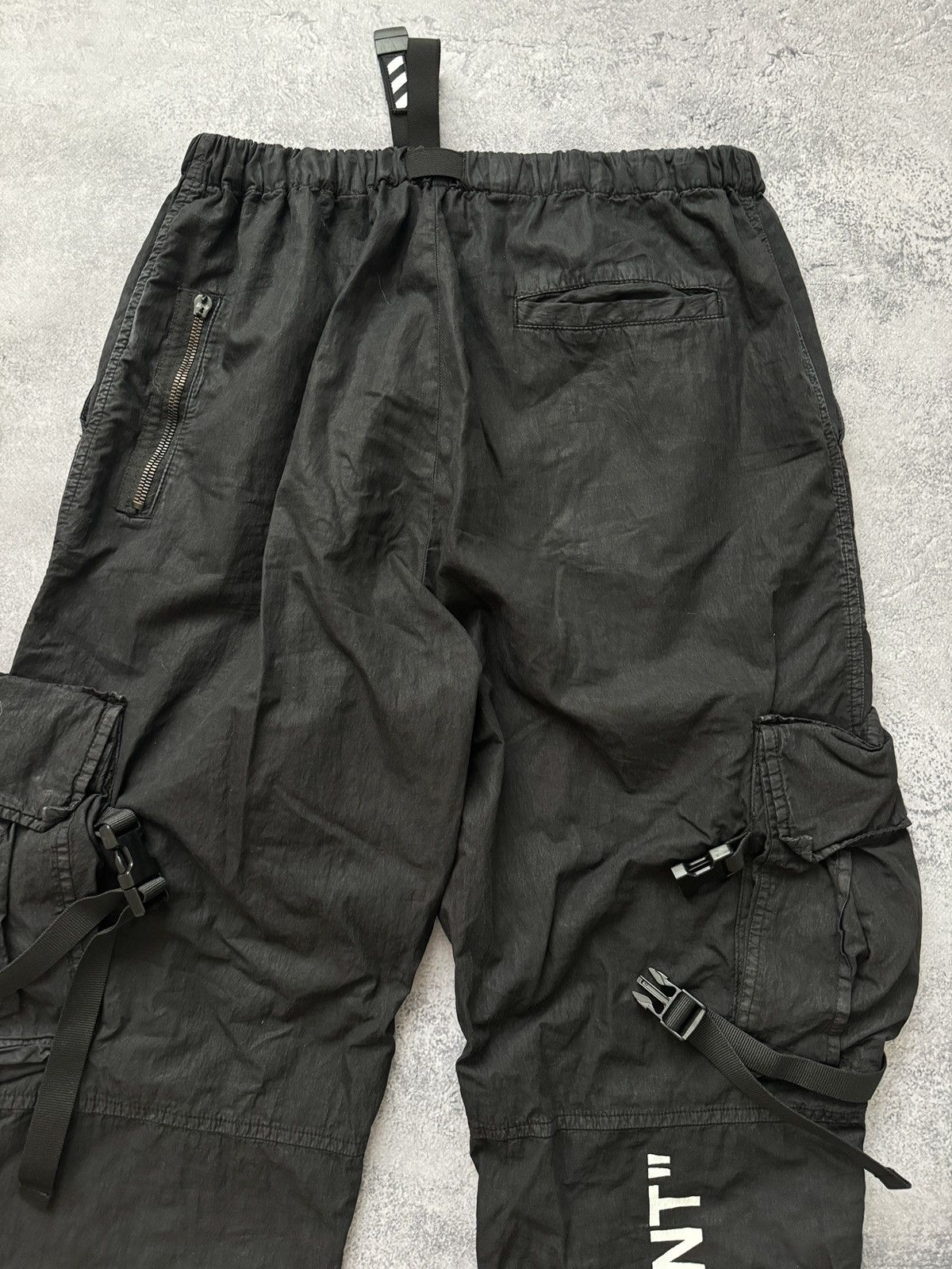 Off-White Off-White Parachute Cargo Pants “Cargo Pant” Black size 32 Size US 32 / EU 48 - 19 Thumbnail