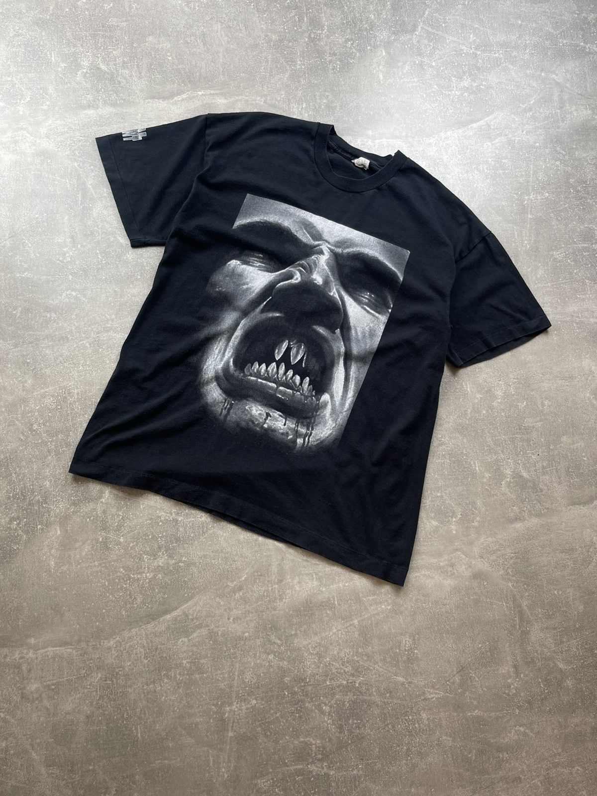 Vintage The Metal Merchant Trash Mark Skull Vampire Punk T-Shirt Size US L / EU 52-54 / 3 - 1 Thumbnail