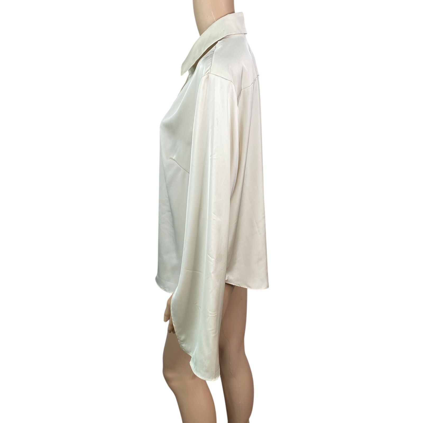 Anthropologie Anthropologie NWT Silky Button Down Shirt SZ L Size L / US 10 / IT 46 - 9 Thumbnail